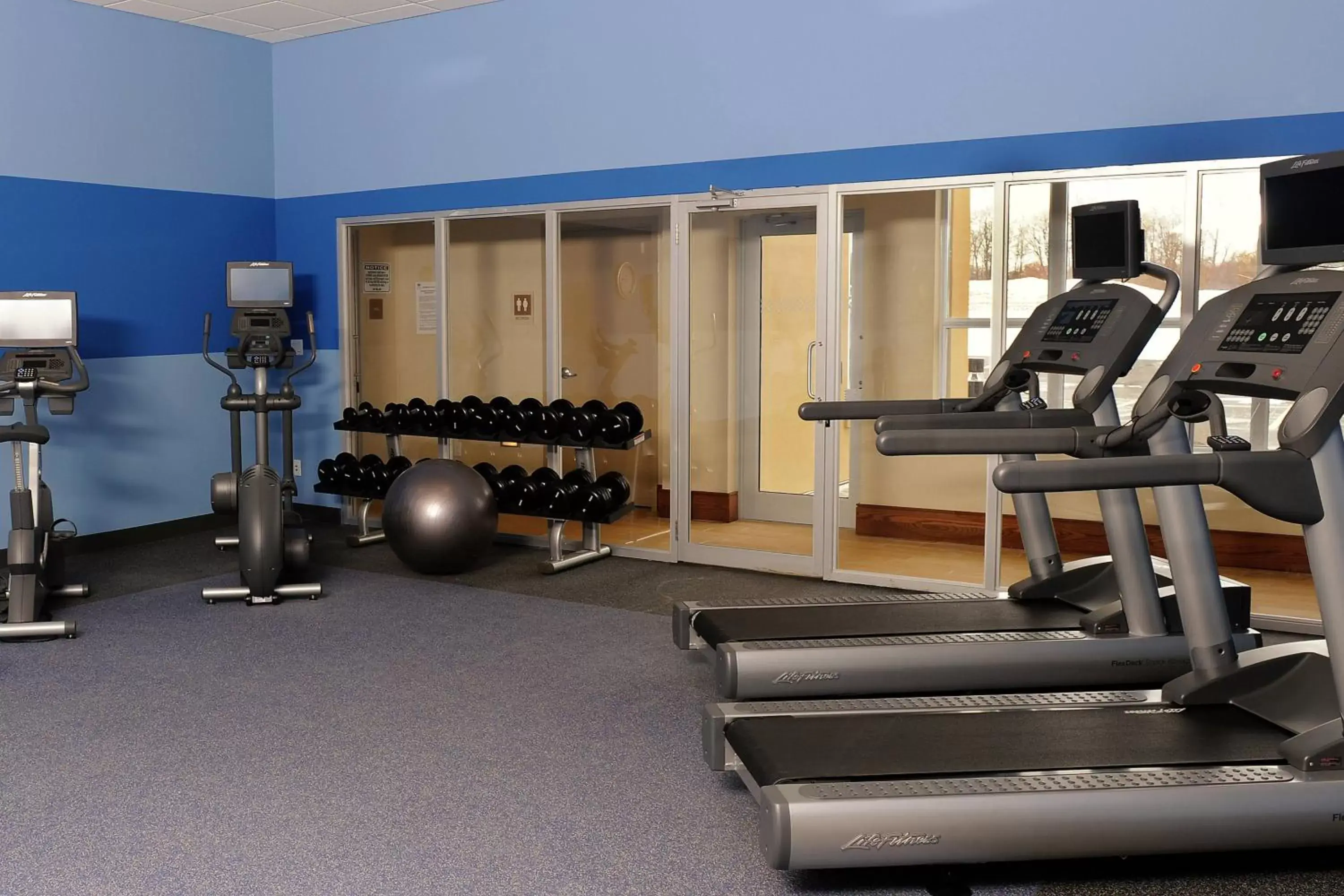 Fitness centre/facilities, Fitness Center/Facilities in Four Points by Sheraton Cambridge Kitchener, Ontario