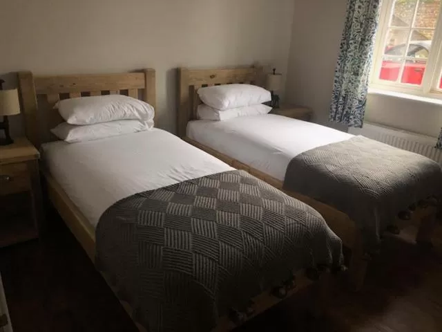Bedroom, Bed in The Swan Hotel, Alresford