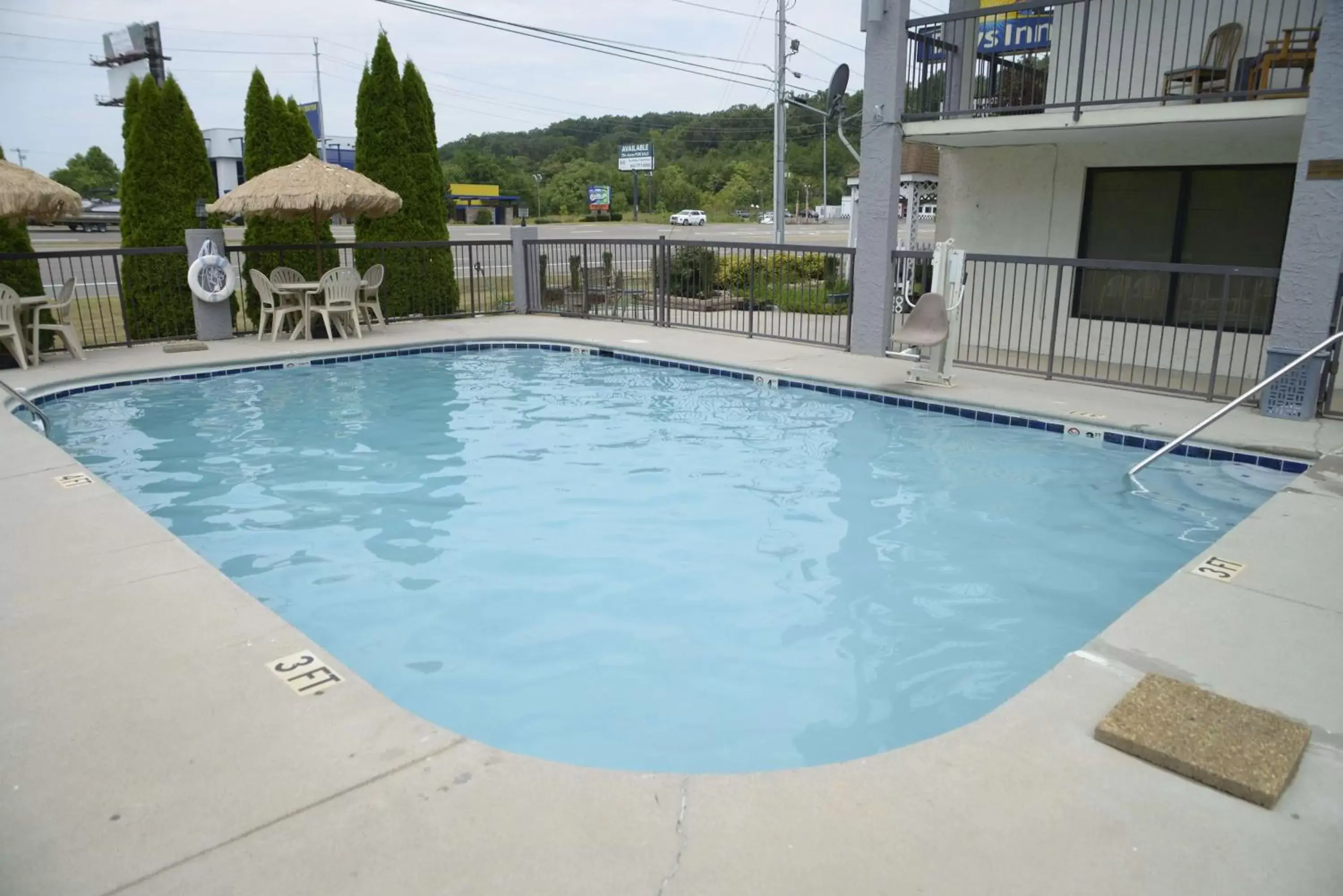 Pool view, Swimming Pool in Days Inn by Wyndham Kodak/Sevierville Intrstate SmokeyMntns