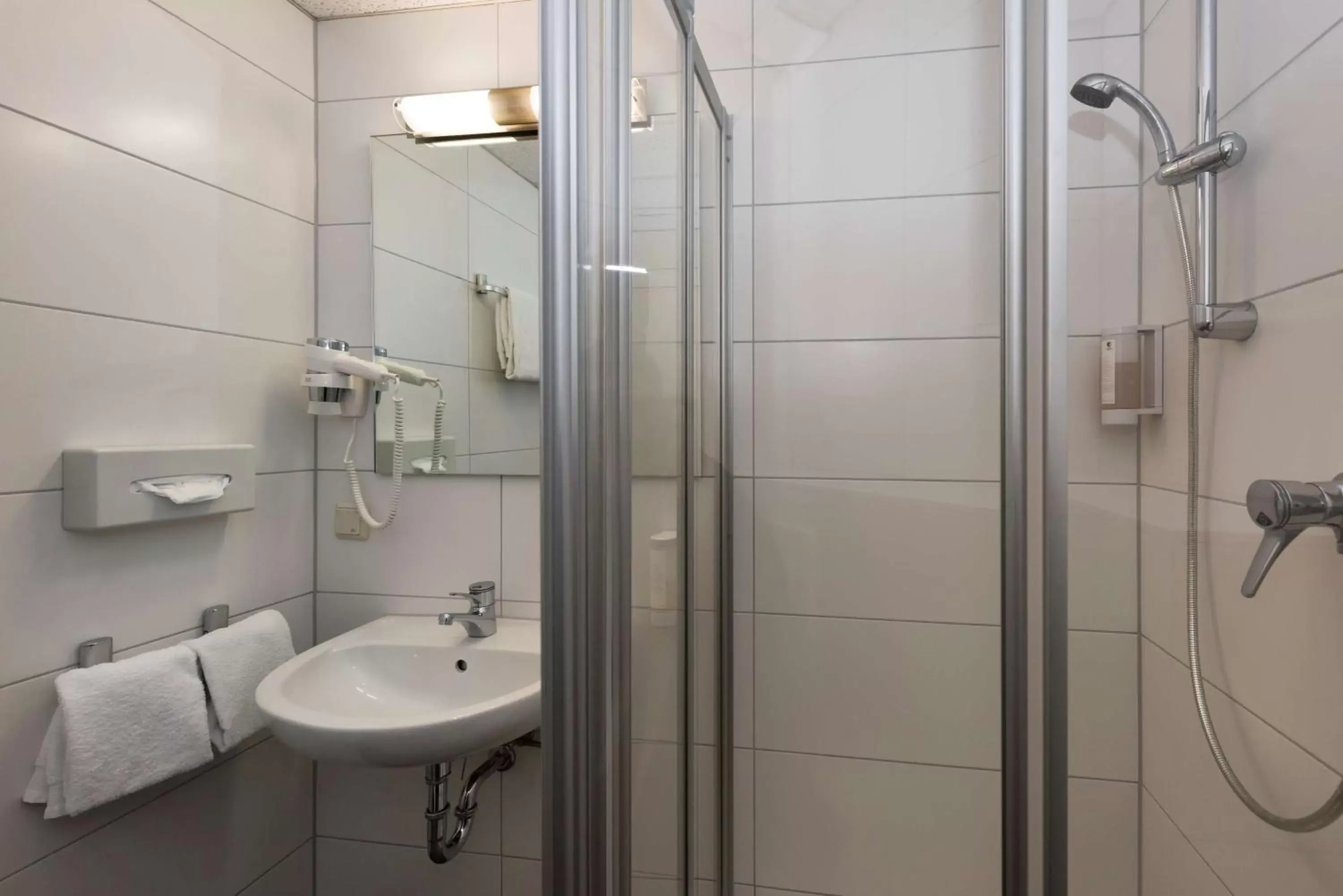 Photo of the whole room, Bathroom in Best Western Hotel Braunschweig Seminarius
