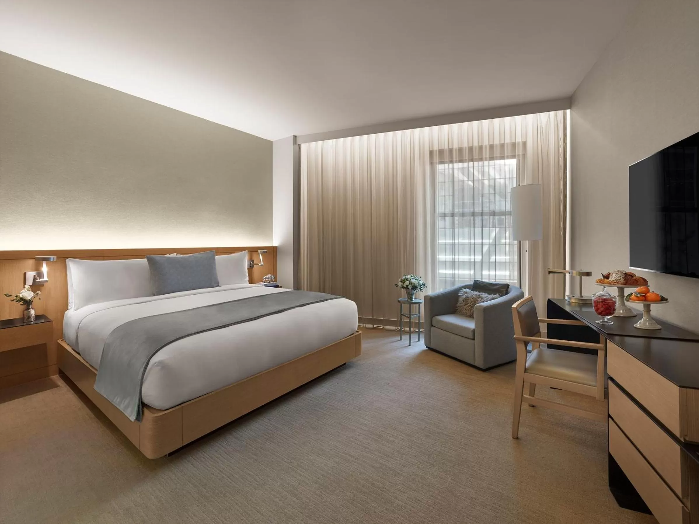 Photo of the whole room, Bed in The Knickerbocker