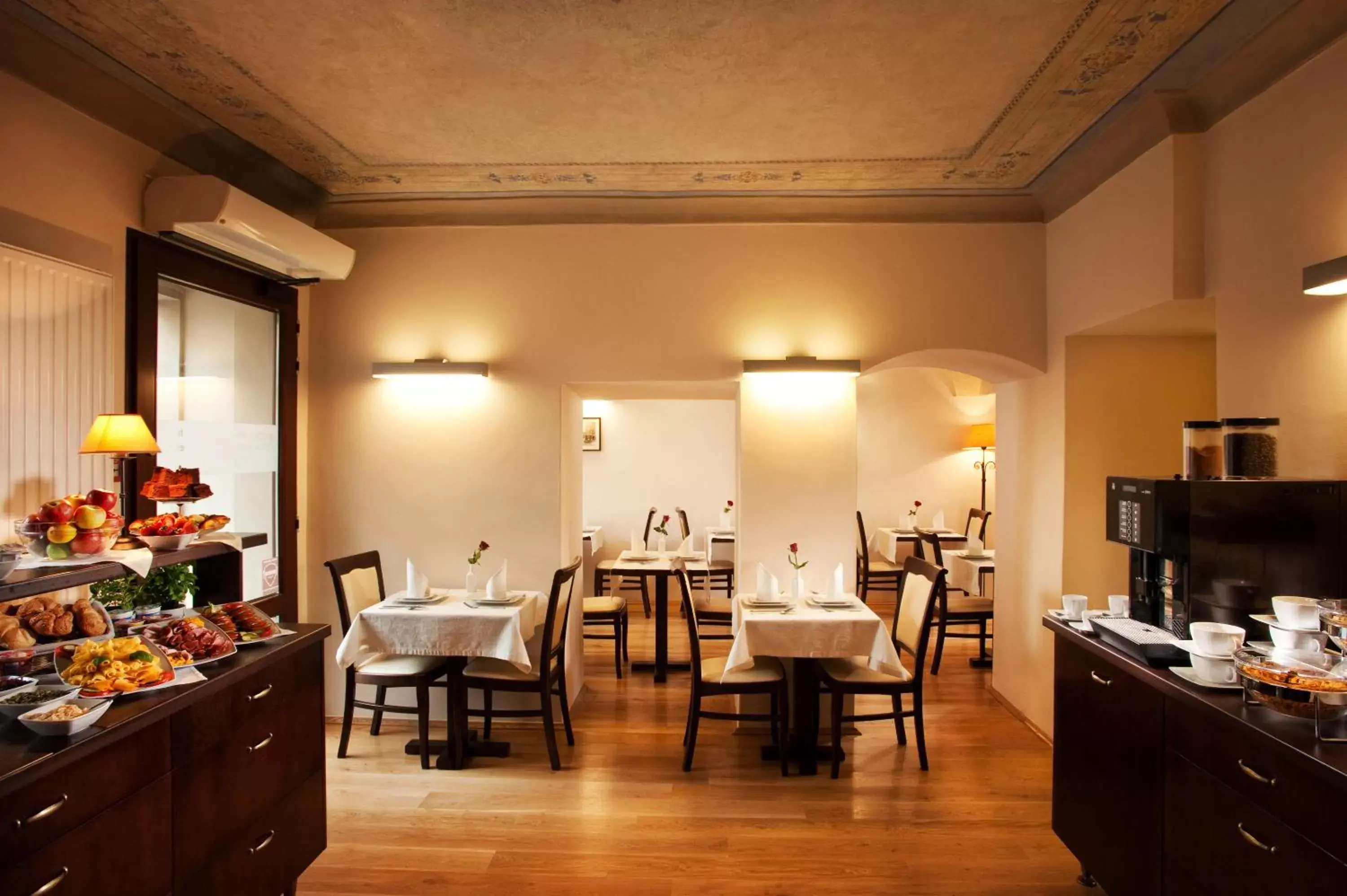 Buffet breakfast in Hotel Santi Buffet breakfast in Hotel Santi