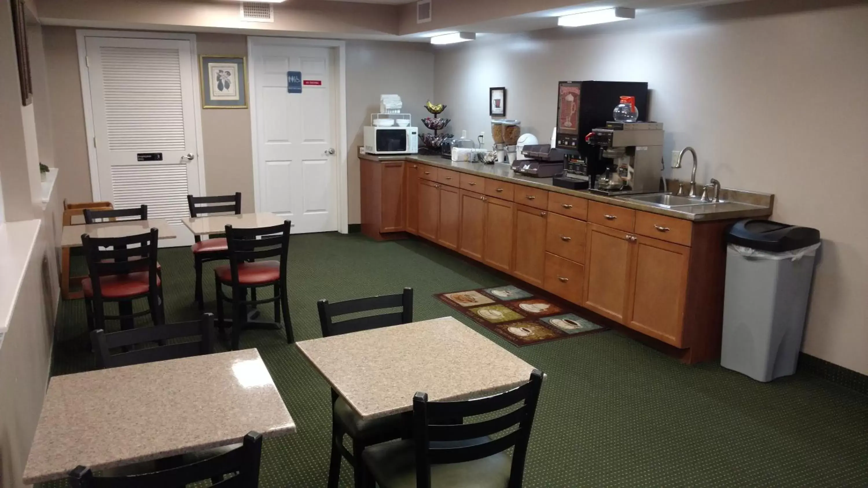 Dining area, Restaurant/Places to Eat in Hurricane Inn