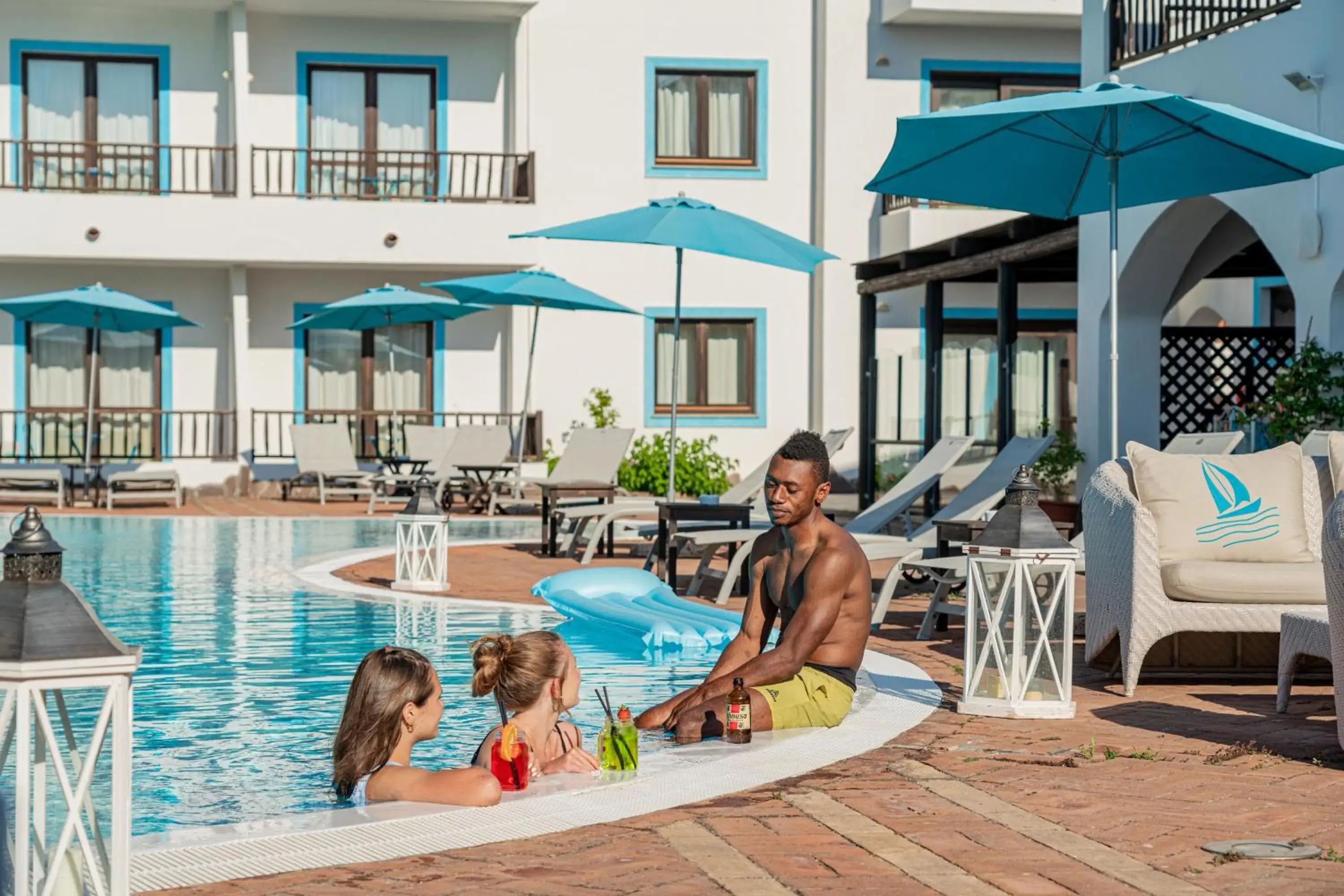 Solarium, Swimming Pool in Hotel La Funtana