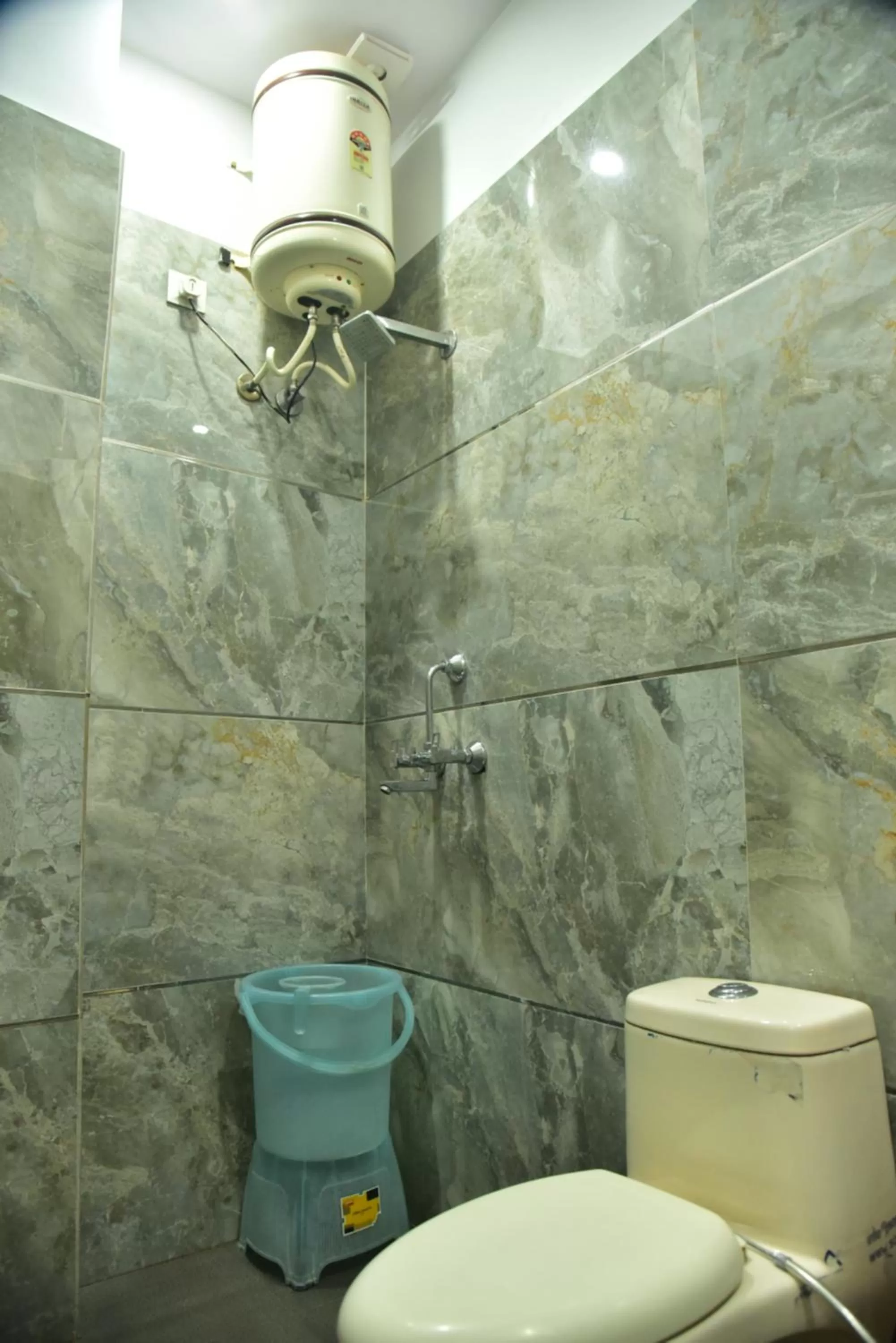 Shower in The Park View Hotel