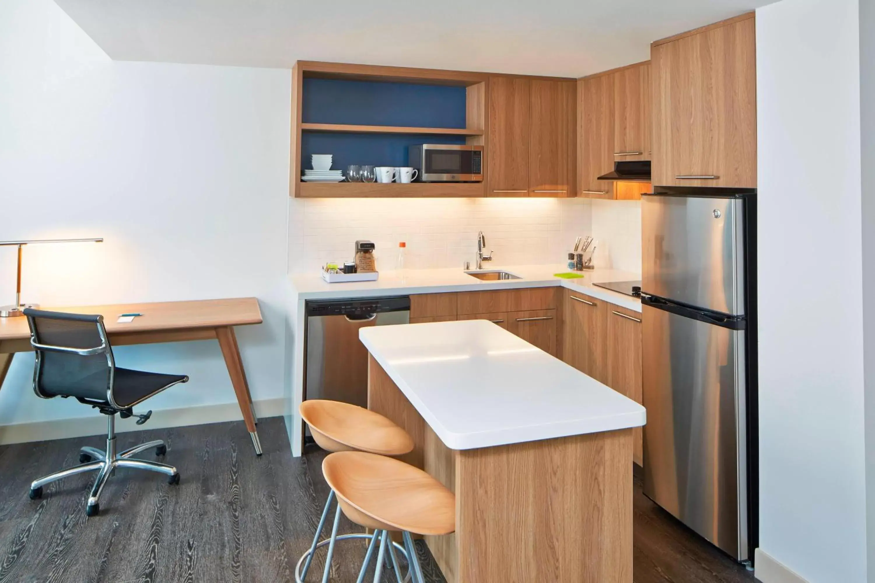 Kitchen or kitchenette, Kitchen/Kitchenette in Element Seattle Redmond