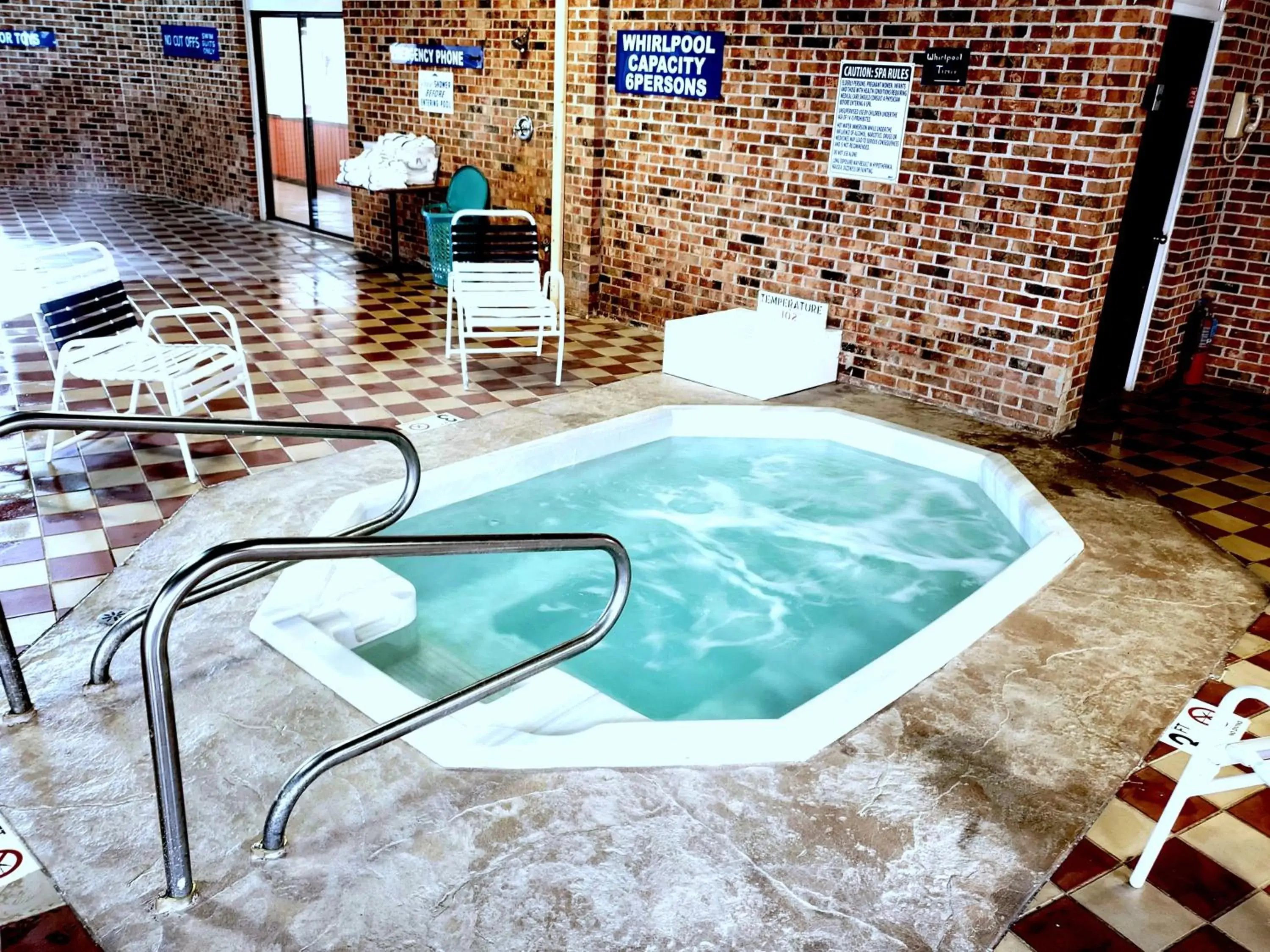 Swimming Pool in Manistee Hotel
