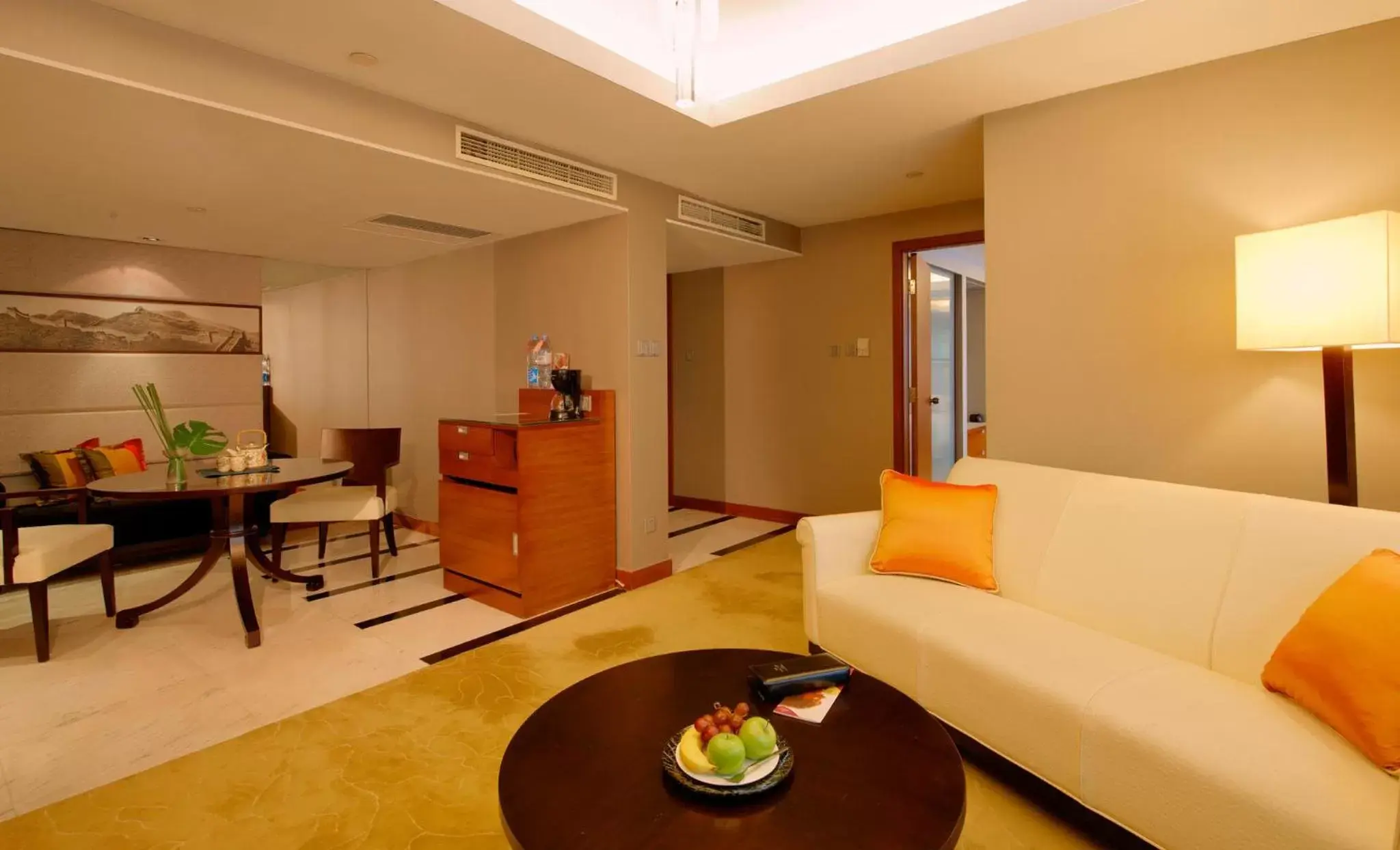 Photo of the whole room, Seating Area in Guo Ji Yi Yuan Hotel