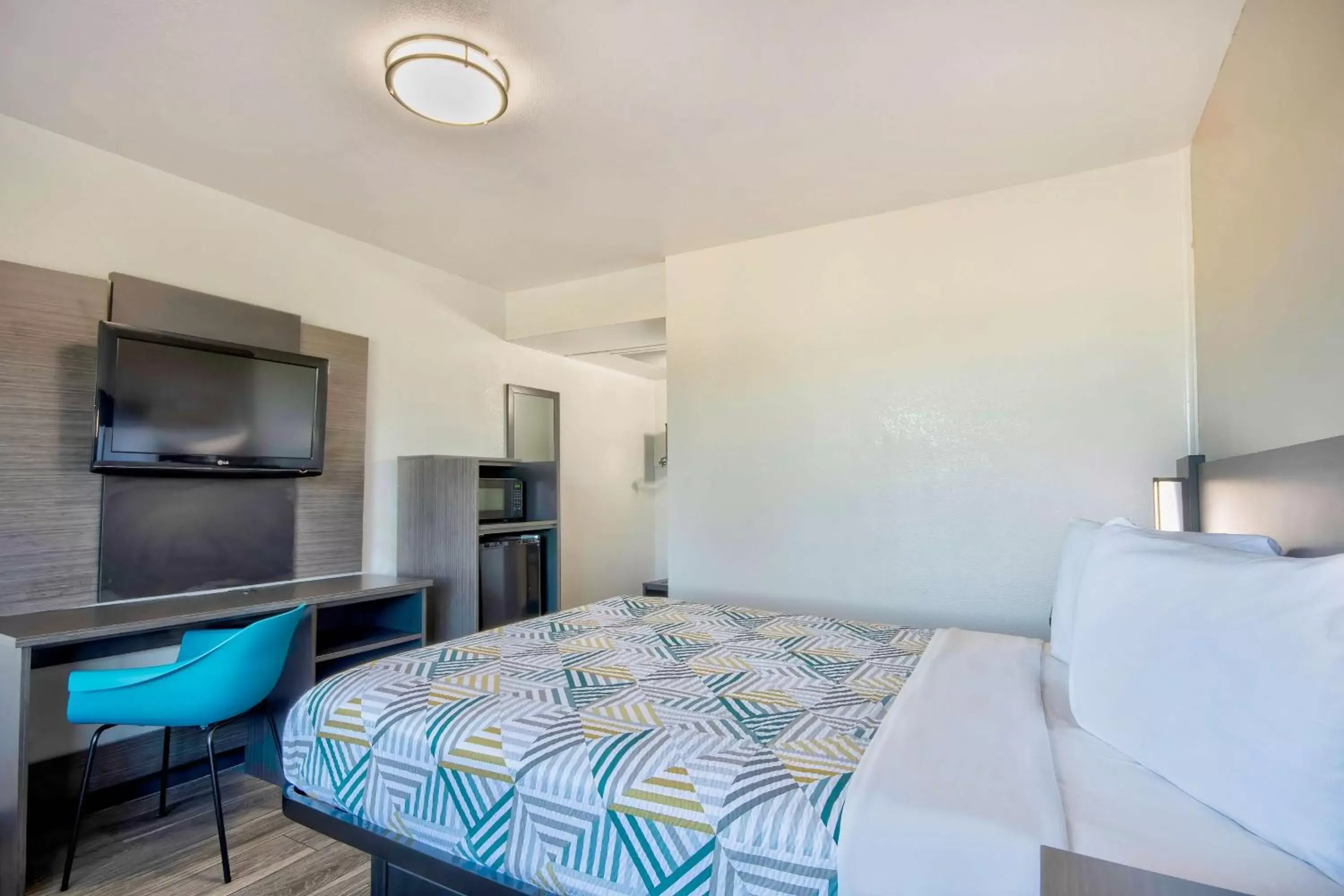 Bedroom, Bed in Motel 6-Russellville, AR Bedroom, Bed in Motel 6-Russellville, AR