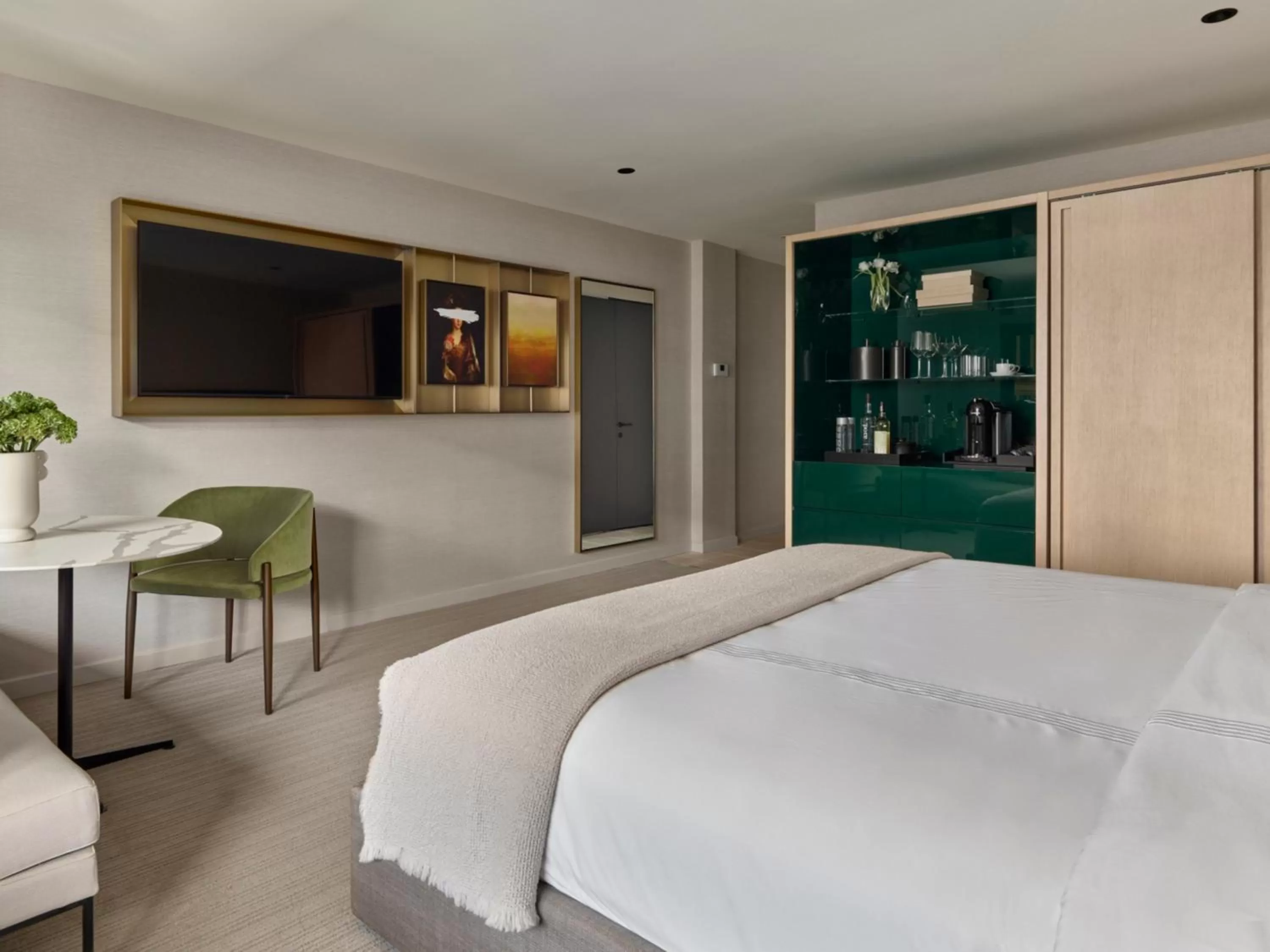 King Room - Disability Access in Hotel AKA Alexandria