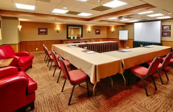 Business facilities in MCM Eleganté Hotel & Conference Center