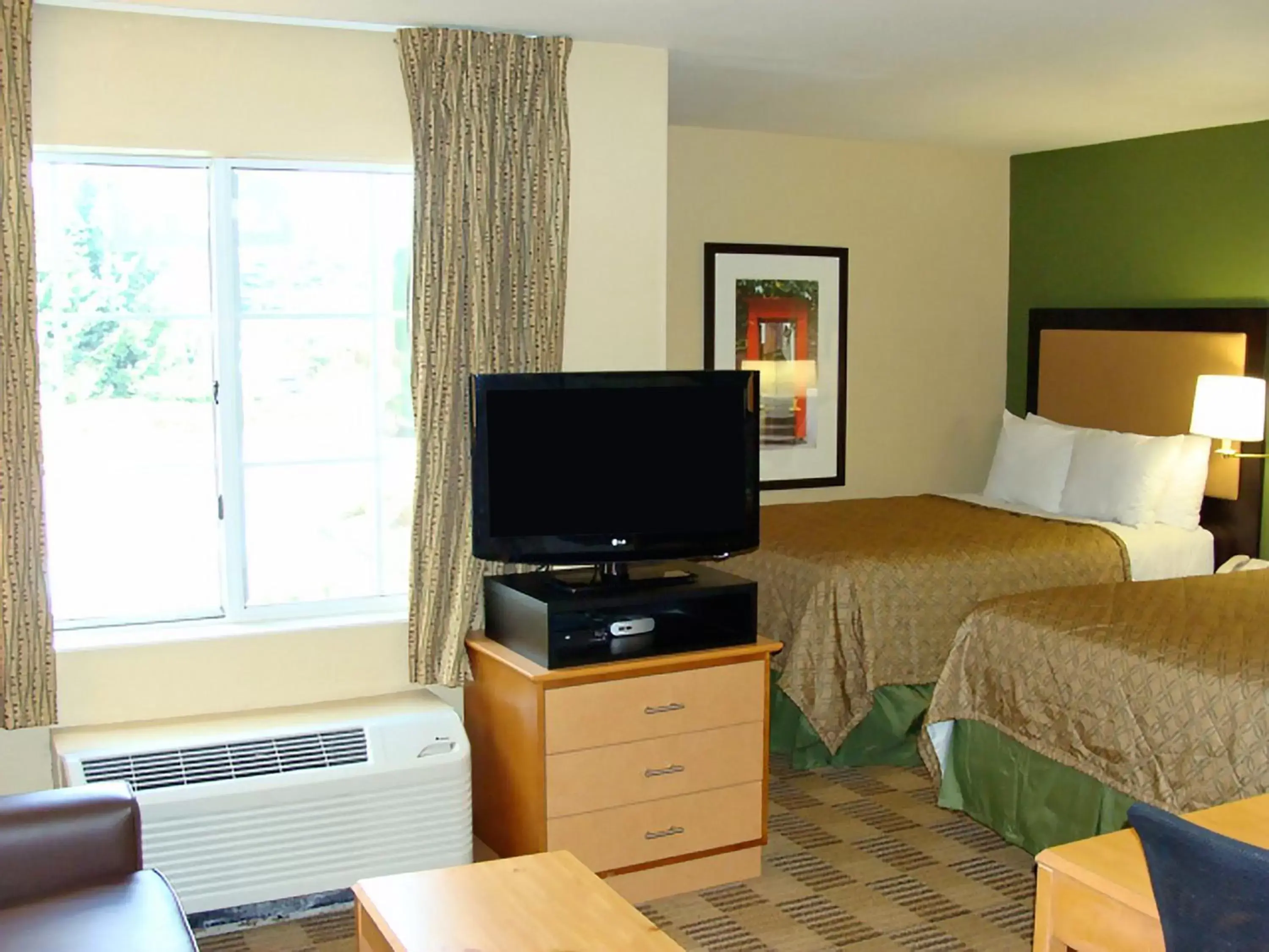 Bed, TV/Entertainment Center in Extended Stay America Suites - Washington, DC - Fairfax