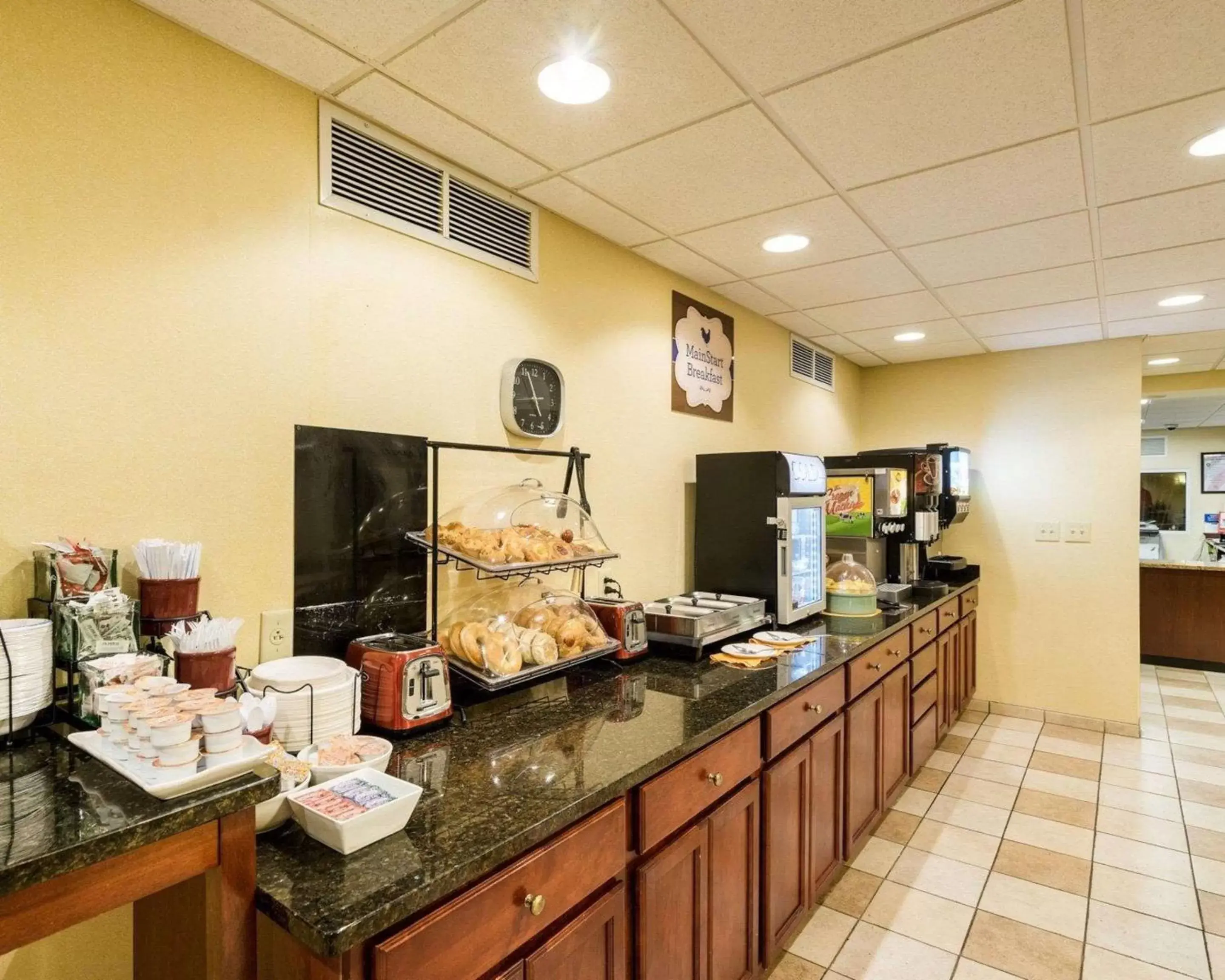 Restaurant/Places to Eat in Mainstay Suites Dover