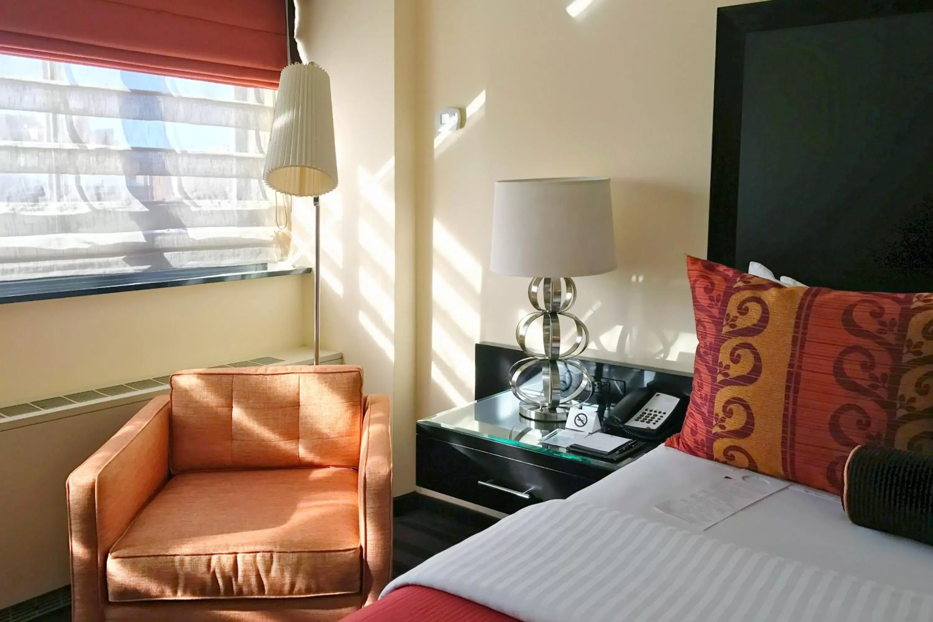 Bedroom, Seating Area in Washington Plaza Hotel