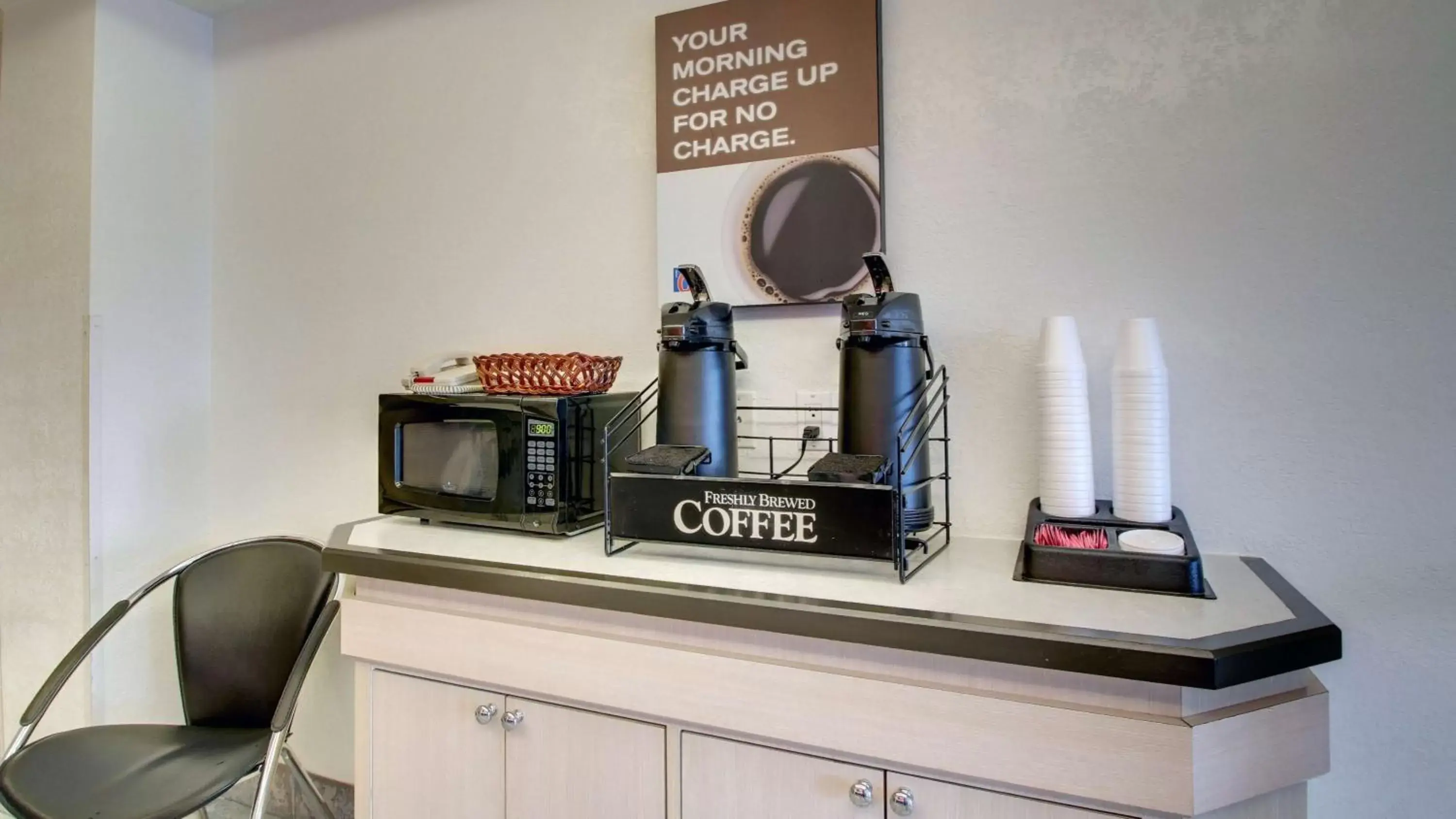 Coffee/tea facilities in Motel 6-Springfield, IL