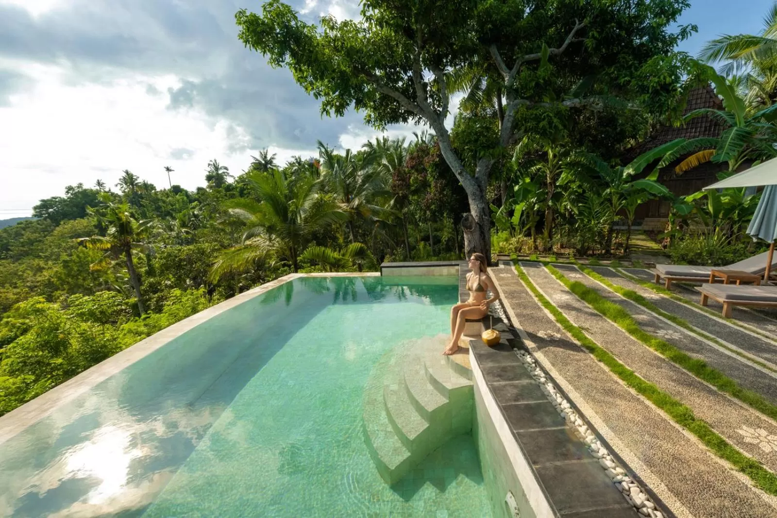 Swimming pool in Tanah Damai Hotel