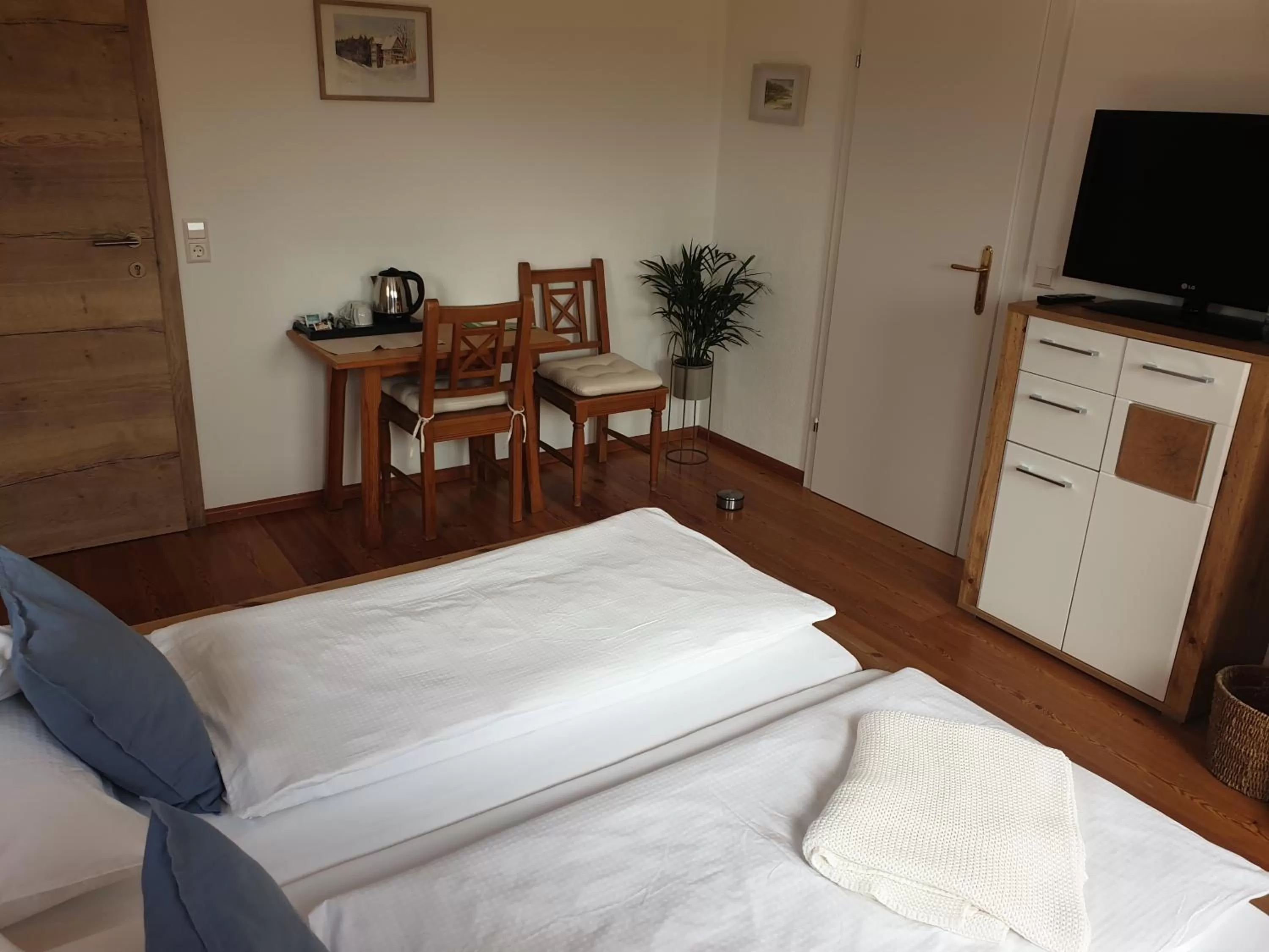 Property building, Bed in Bergführerhaus