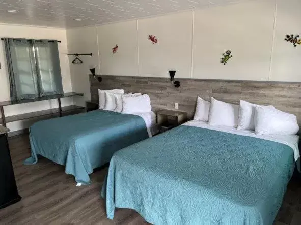 Photo of the whole room, Bed in Swell Motel