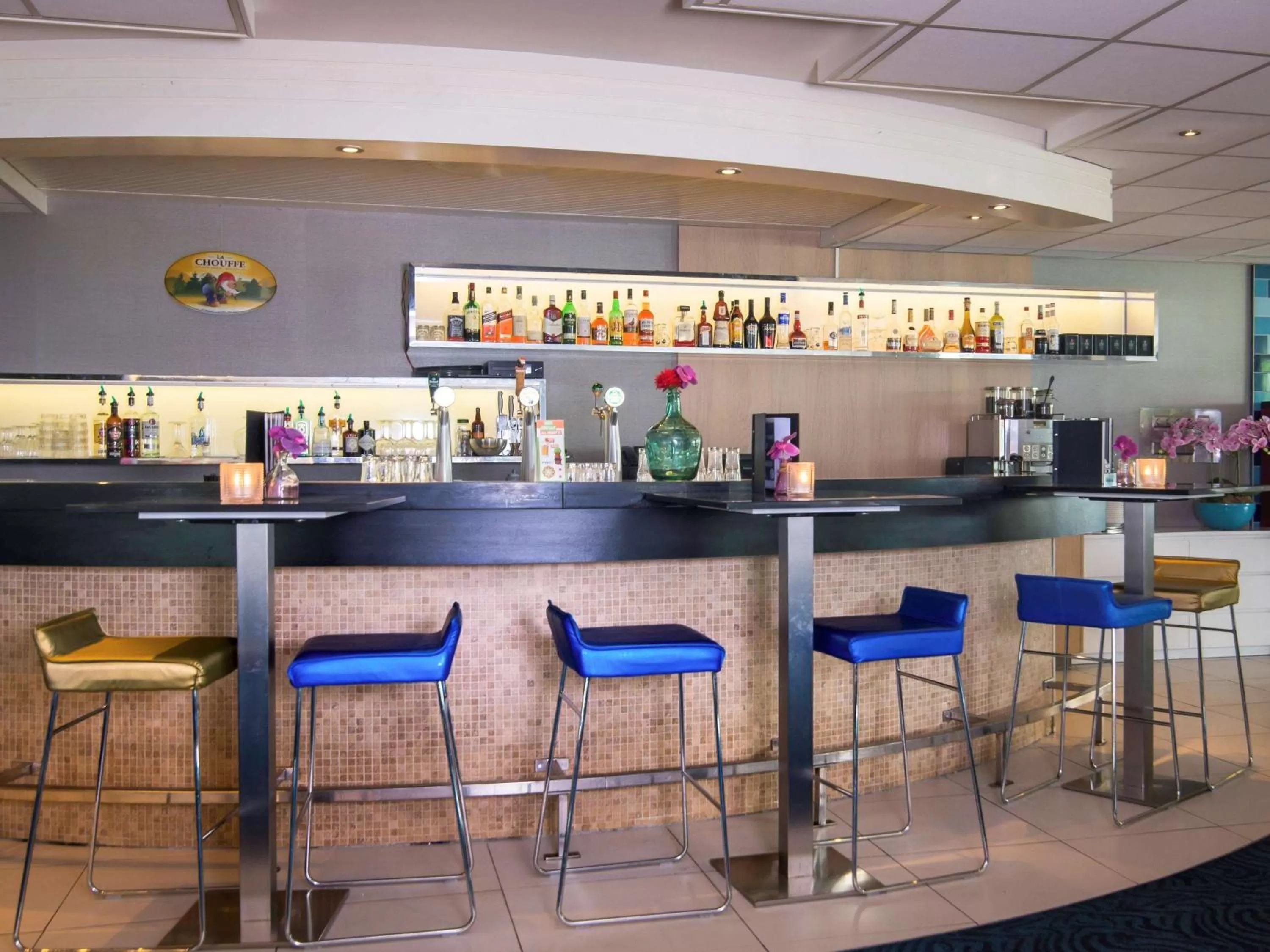 Lounge or bar in Novotel Maastricht