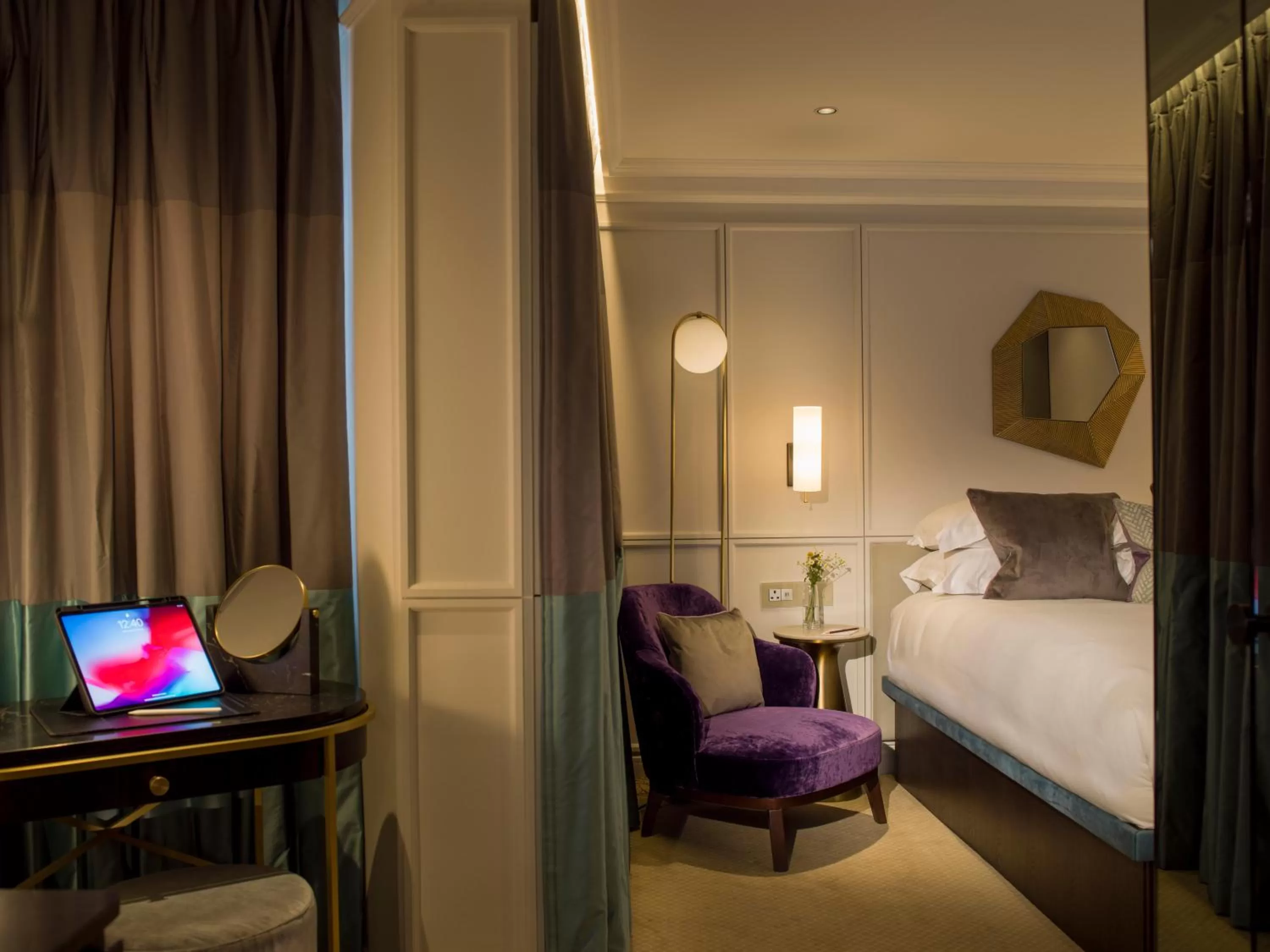 Bathroom, Bed in The Guardsman - Preferred Hotels and Resorts