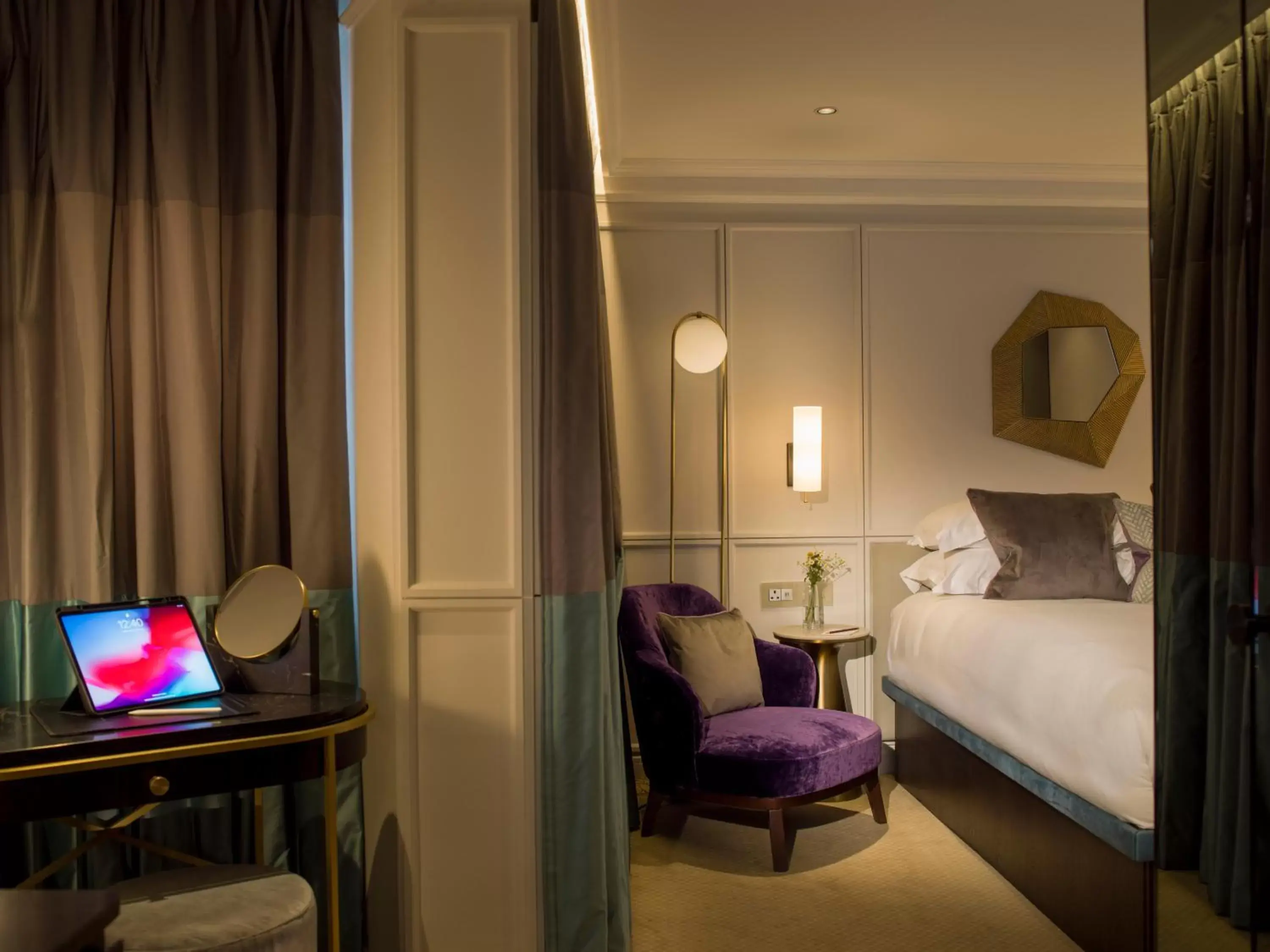 Bathroom, Bed in The Guardsman - Preferred Hotels and Resorts Bathroom, Bed in The Guardsman - Preferred Hotels and Resorts