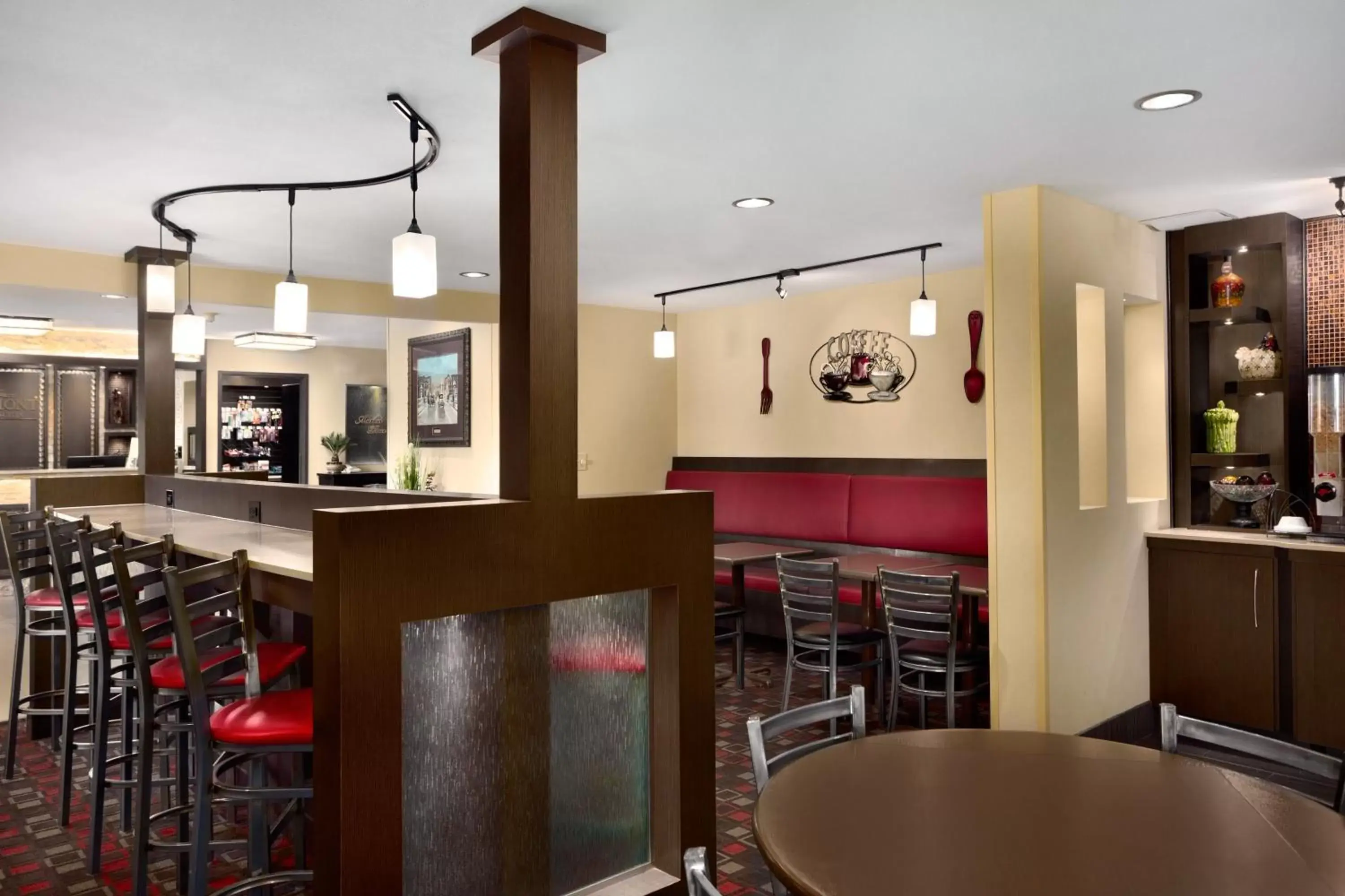 Lounge or bar, Restaurant/Places to Eat in Days Inn by Wyndham Fort Smith