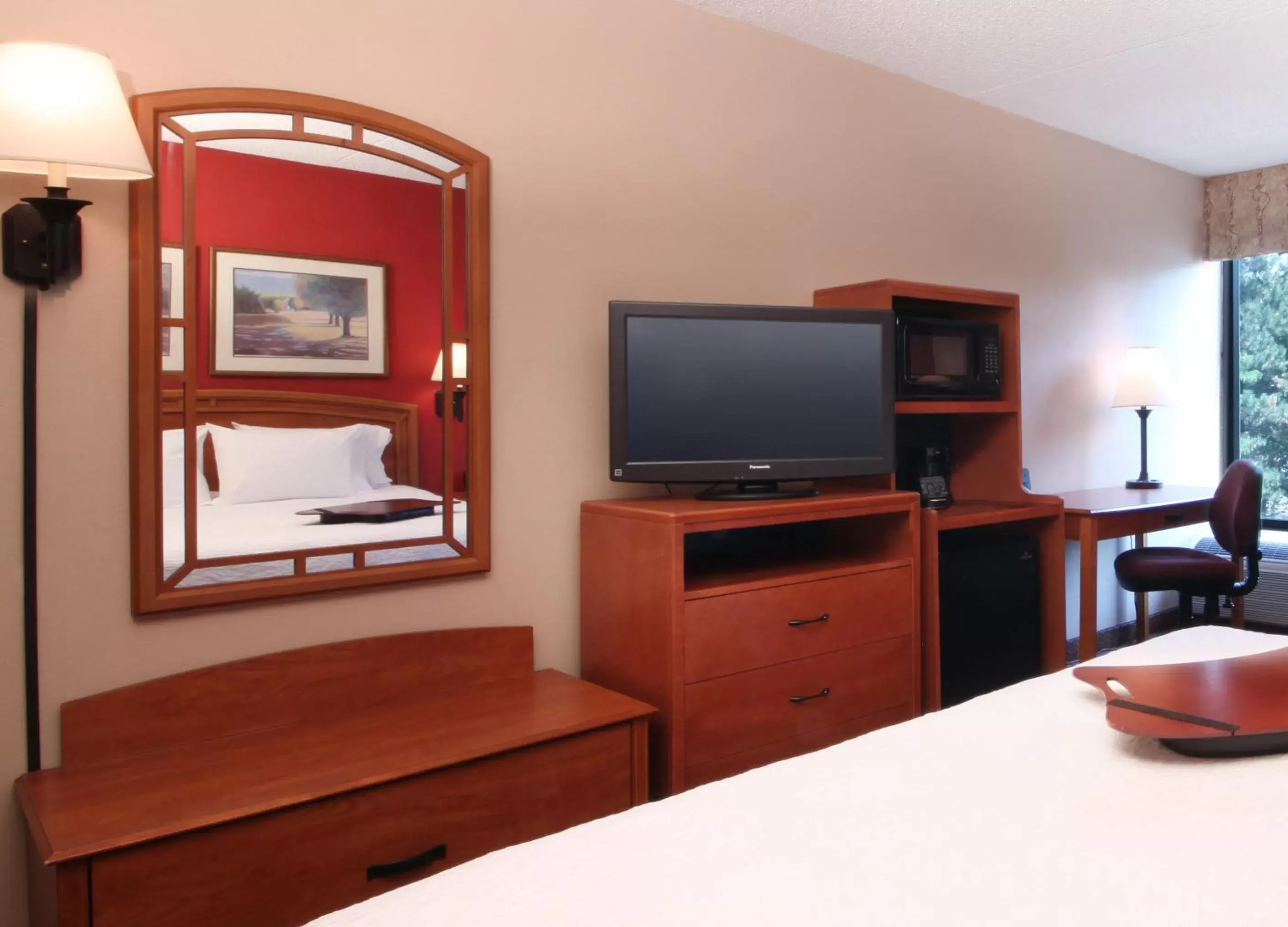 Bed, TV/Entertainment Center in SureStay Hotel by Best Western Secaucus Meadowlands