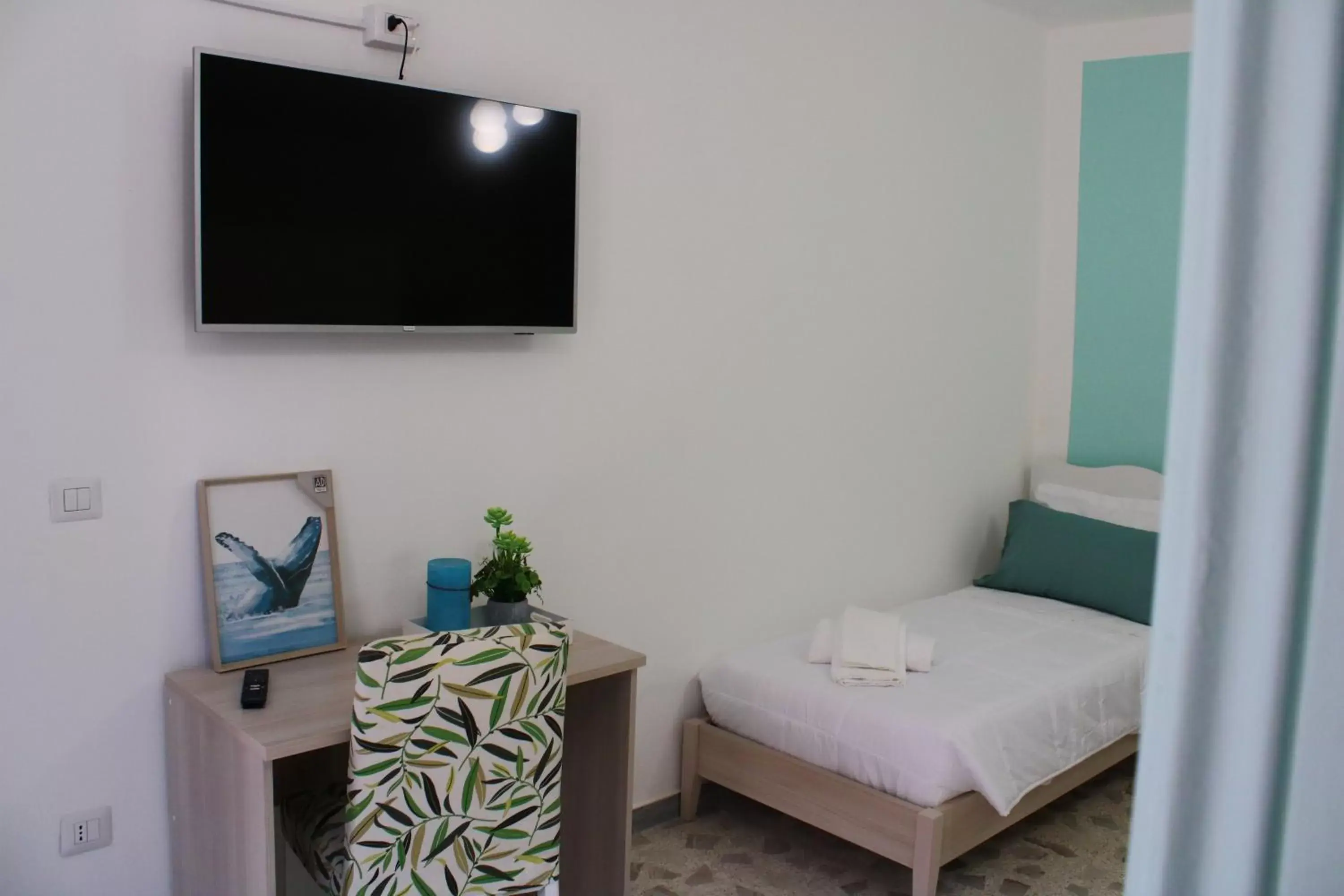 TV and multimedia, TV/Entertainment Center in CilentoEasyRooms