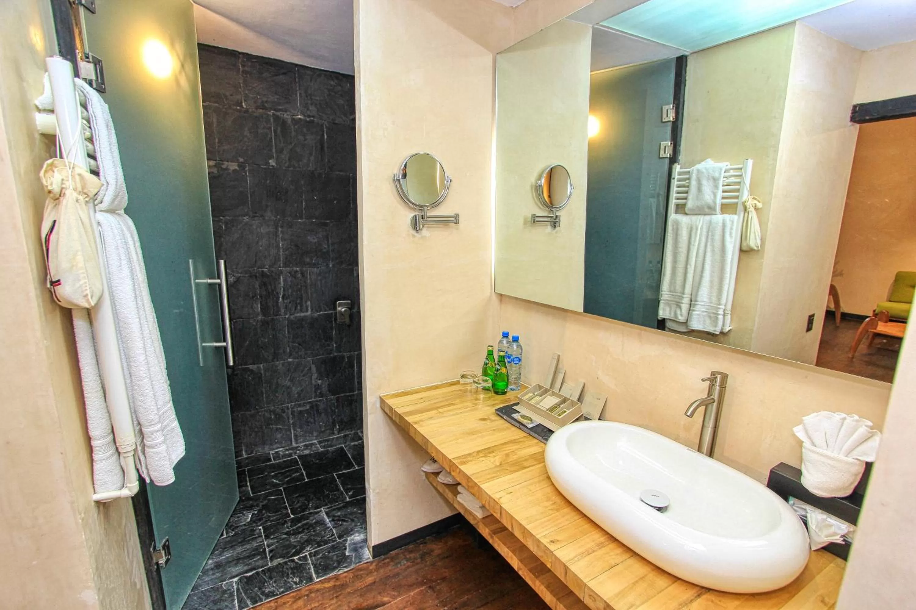 Bathroom in Uvence Arte + Hotel