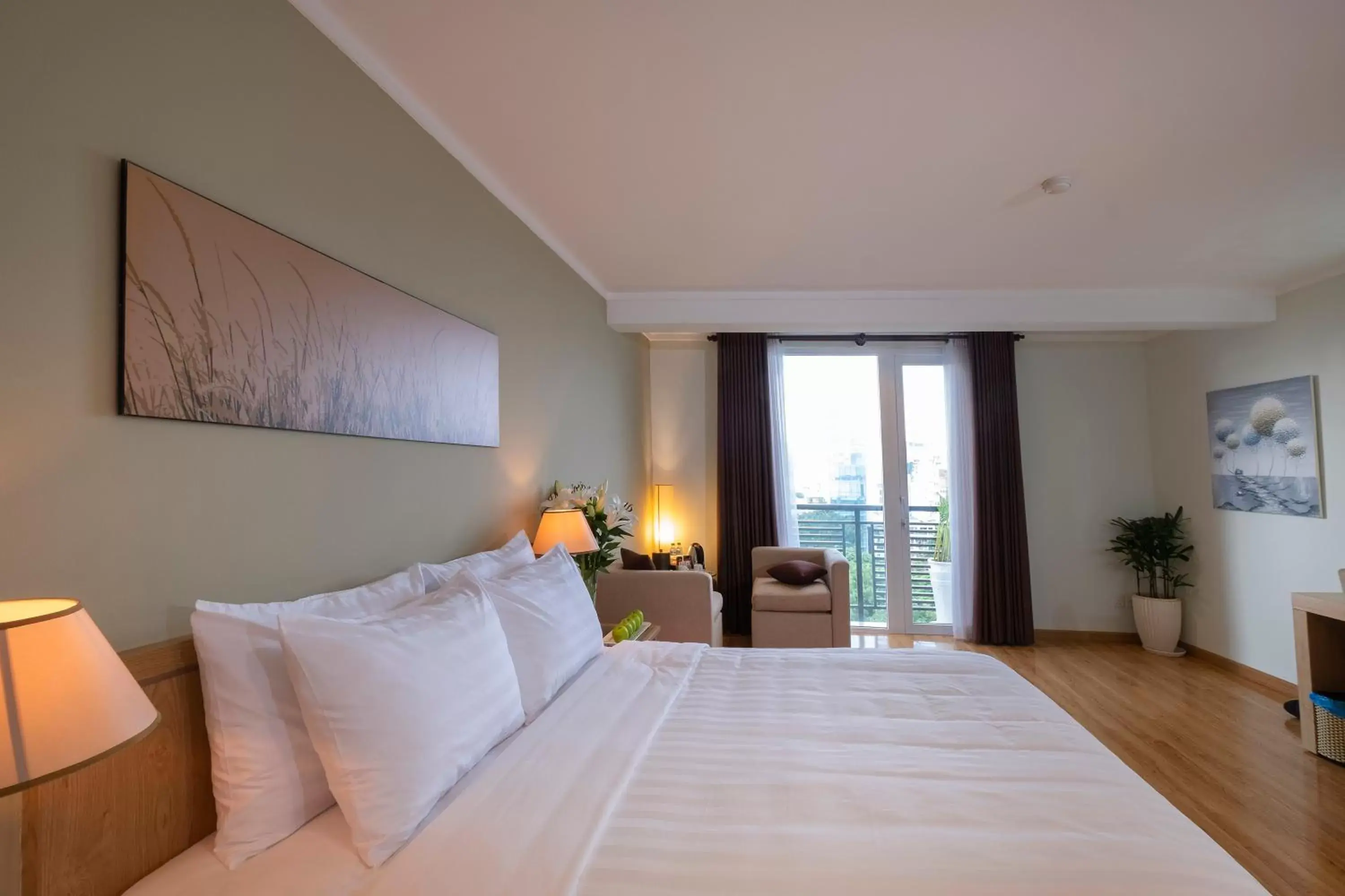 Deluxe Parkview Double with city view - single occupancy in Vien Dong Hotel - Near Bui Vien Walking Street Deluxe Parkview Double with city view - single occupancy in Vien Dong Hotel - Near Bui Vien Walking Street