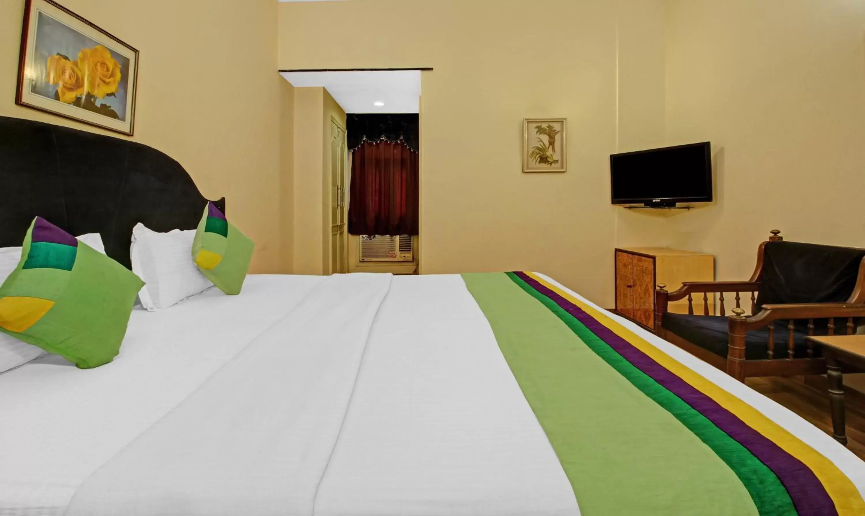 Photo of the whole room, Bed in Treebo Mira Inn, Camac Street Photo of the whole room, Bed in Treebo Mira Inn, Camac Street