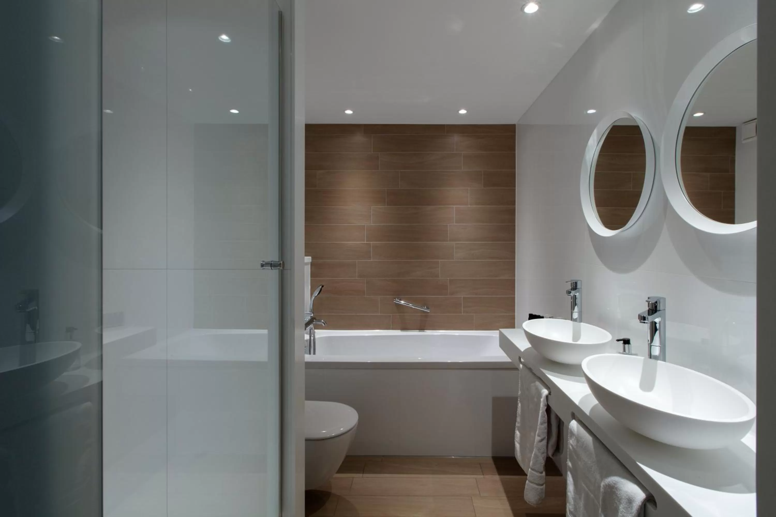 Shower in Hotel Mitland