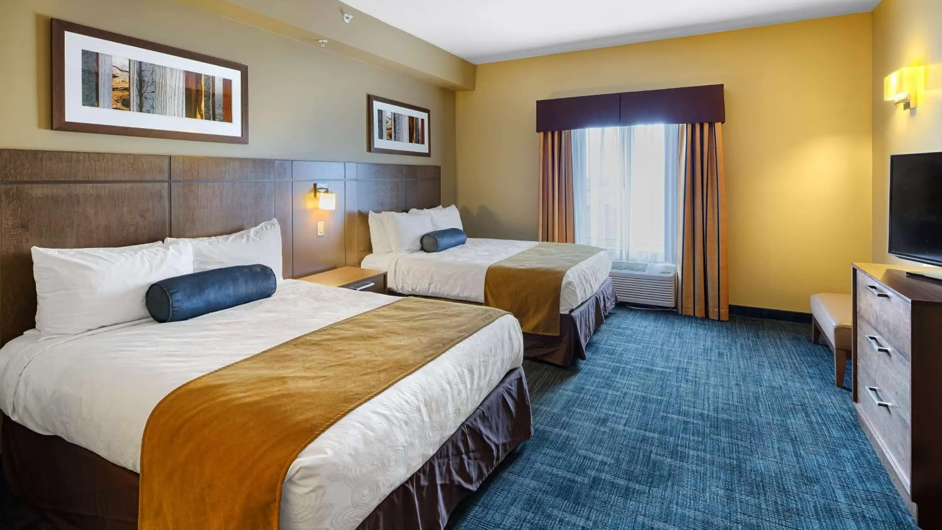 Photo of the whole room, Bed in Best Western Plus Winnipeg West