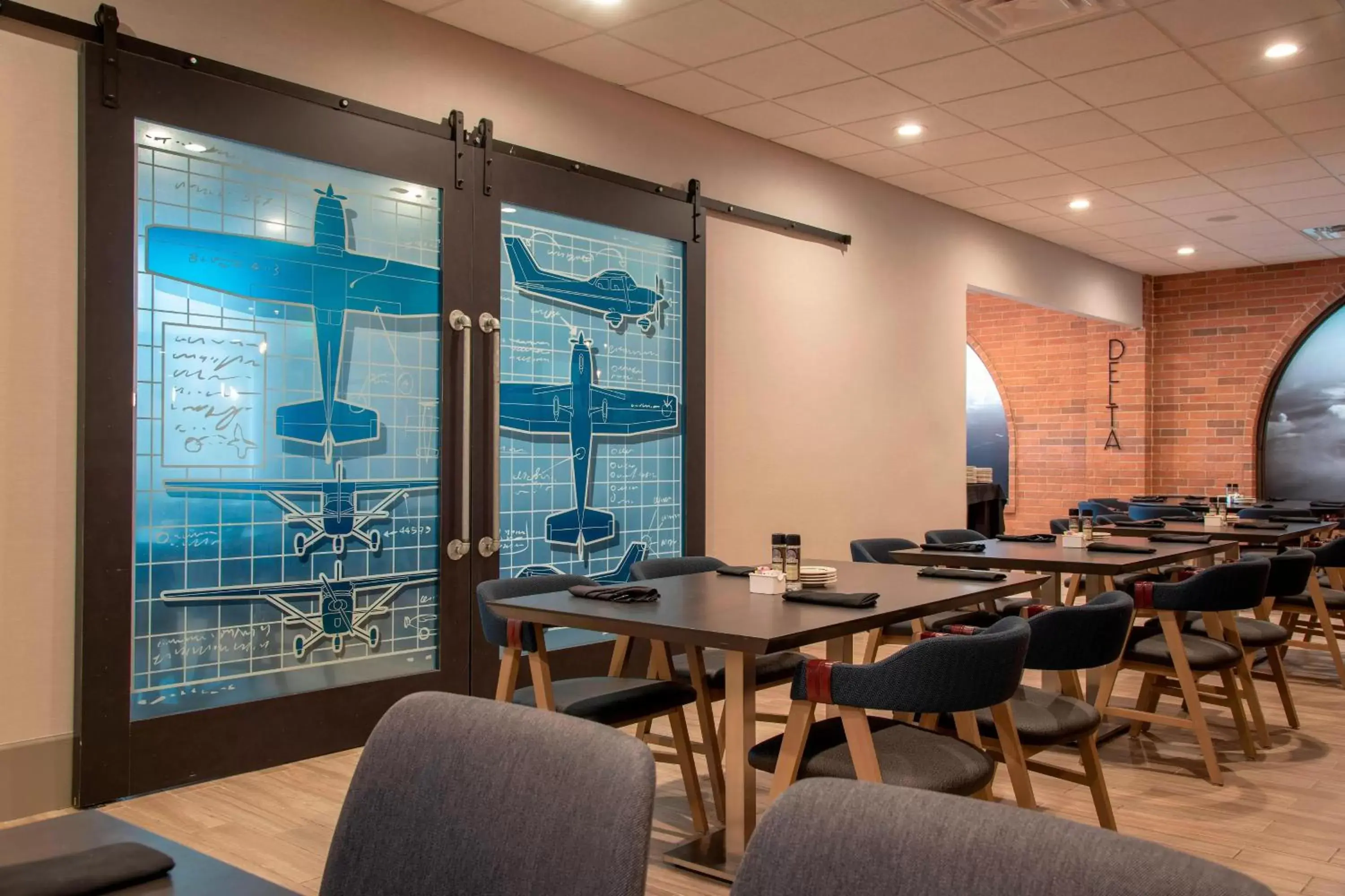 Lounge or bar in Delta Hotels by Marriott Kalamazoo Conference Center