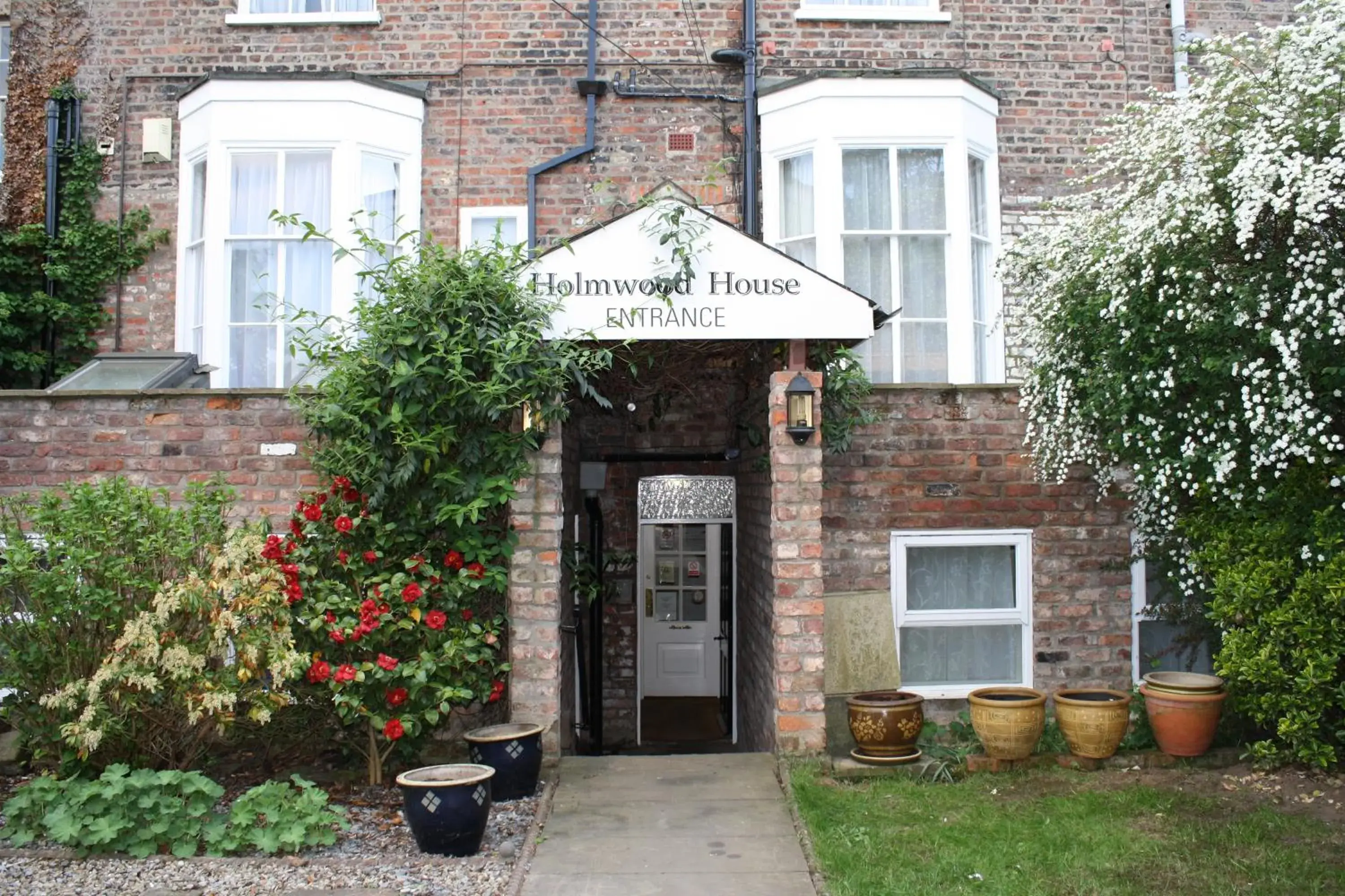 Facade/entrance, Property Building in Holmwood House Guest Accommodation