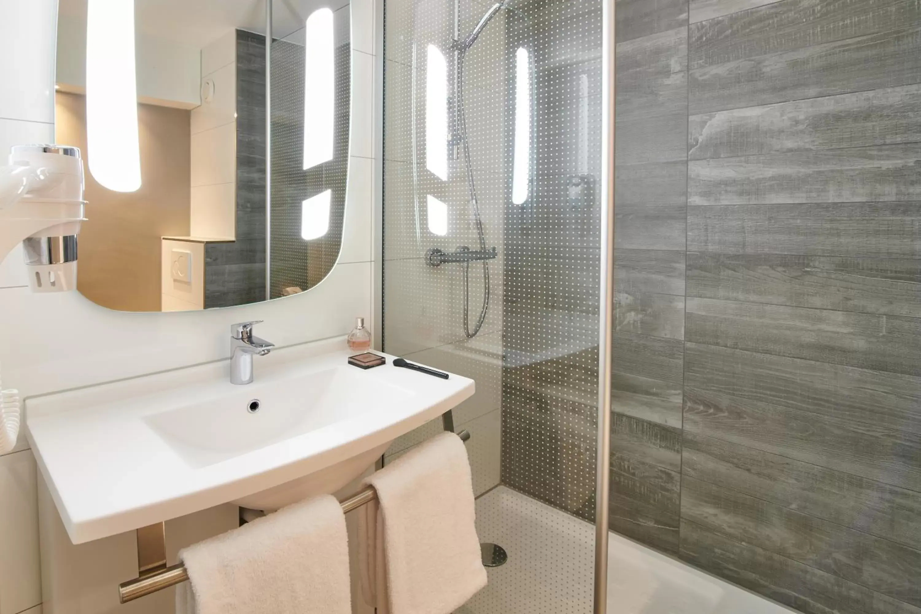 Shower, Bathroom in ibis Tilburg