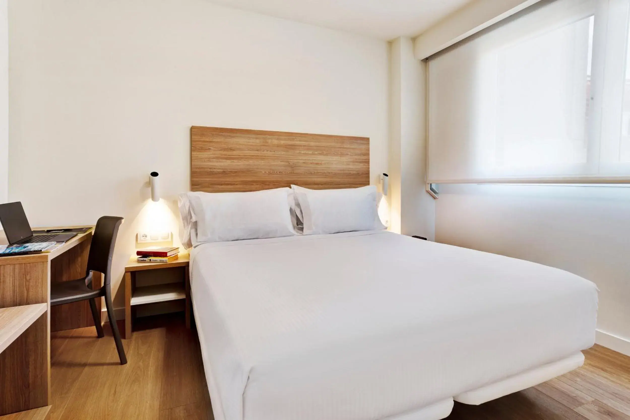 Bed in Sercotel Logrono Suites