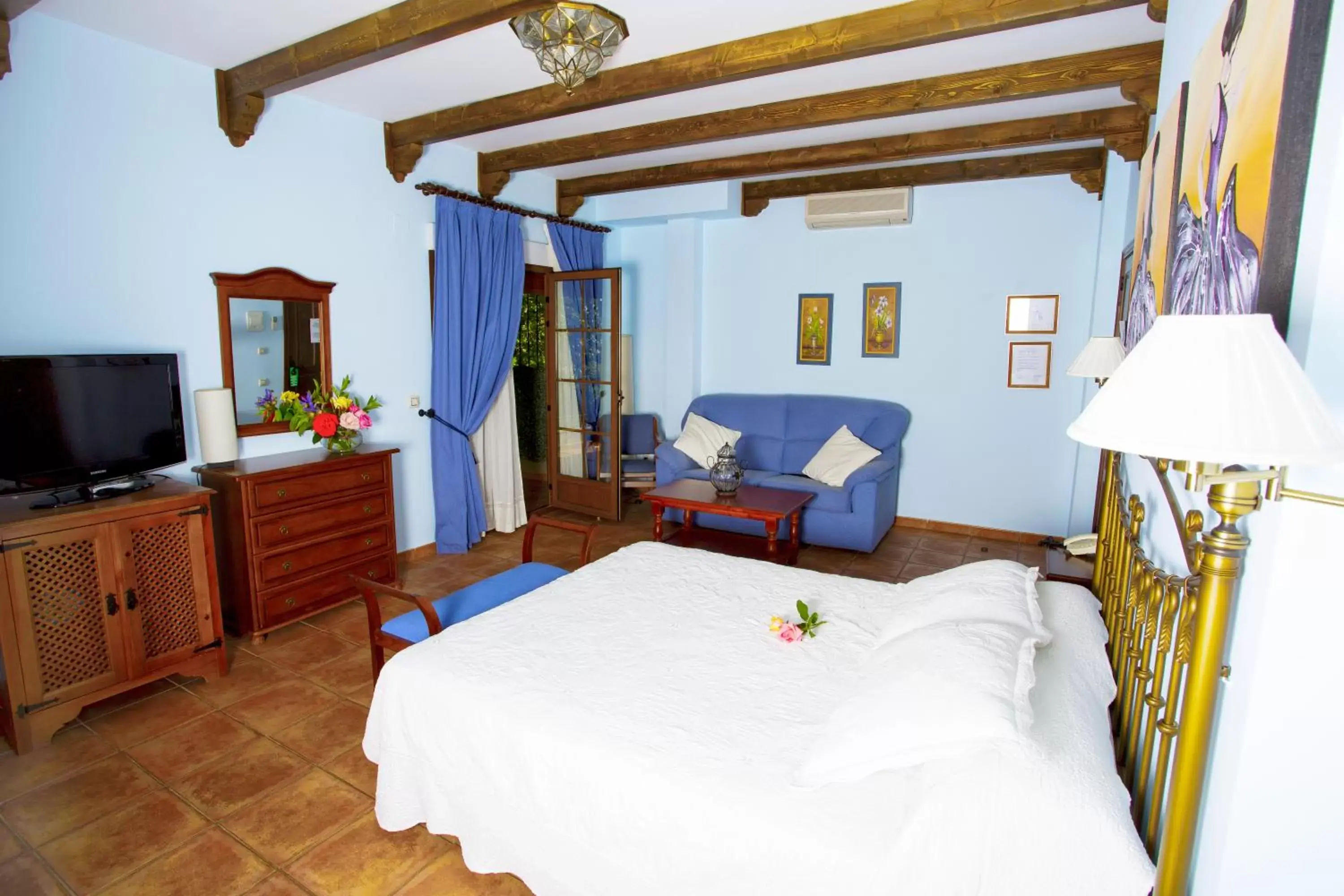 Photo of the whole room in Hotel Rural Castúo H CC 656