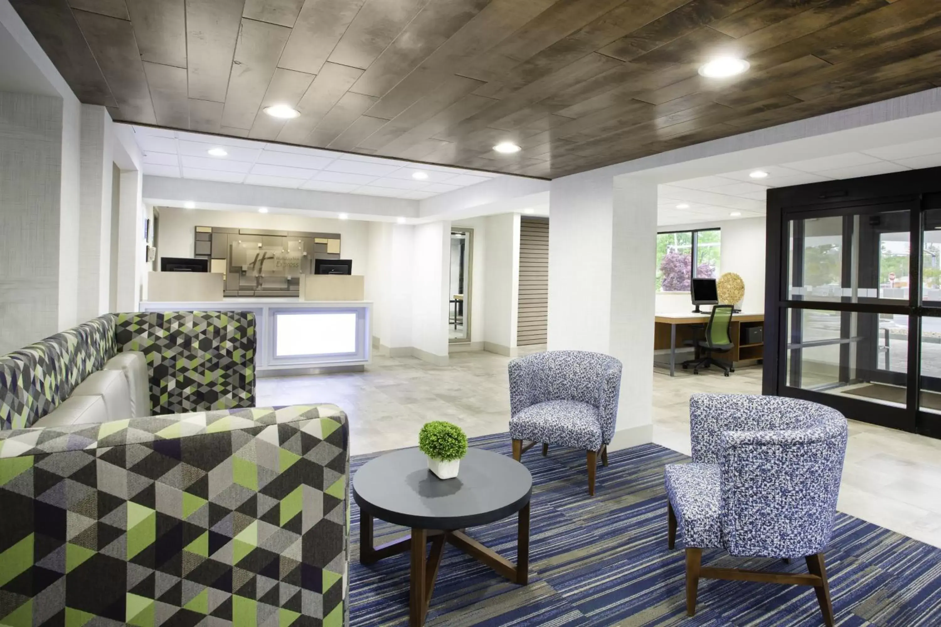 Property building, Seating Area in Holiday Inn Express Hopewell - Fort Lee Area, an IHG Hotel