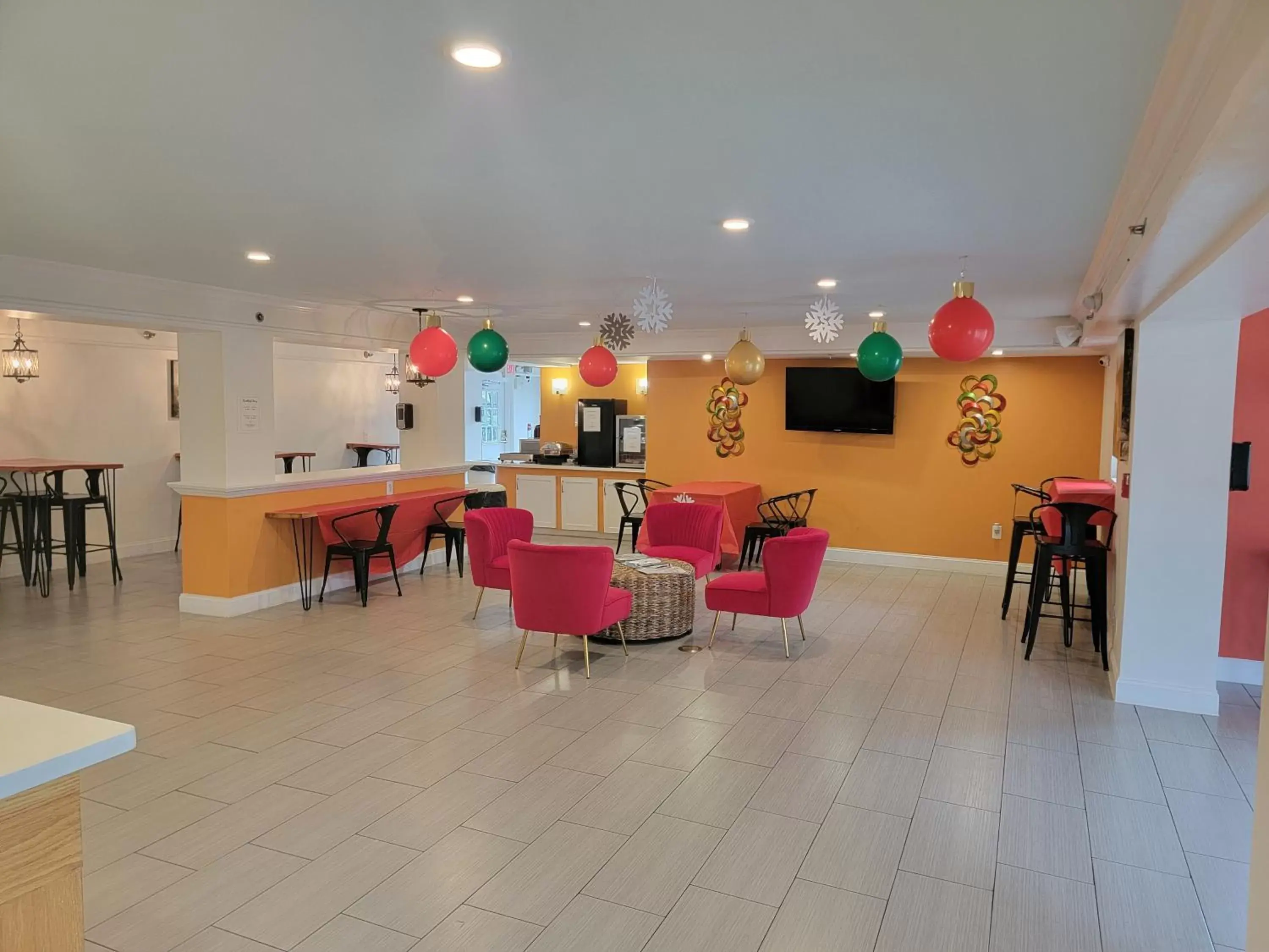 Lobby or reception, Restaurant/Places to Eat in Casa Bella Inn & Suites