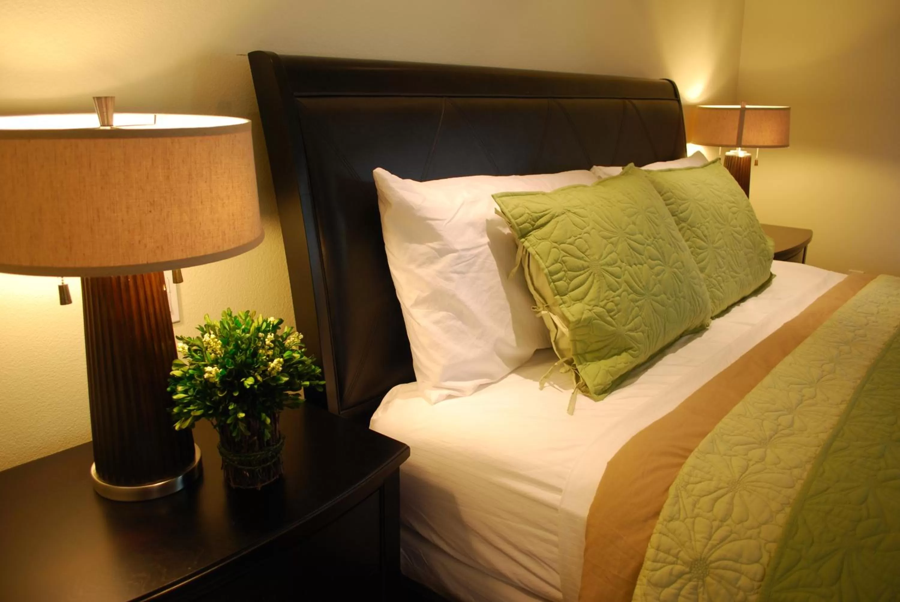 Bed in Bella Capri Inn and Suites