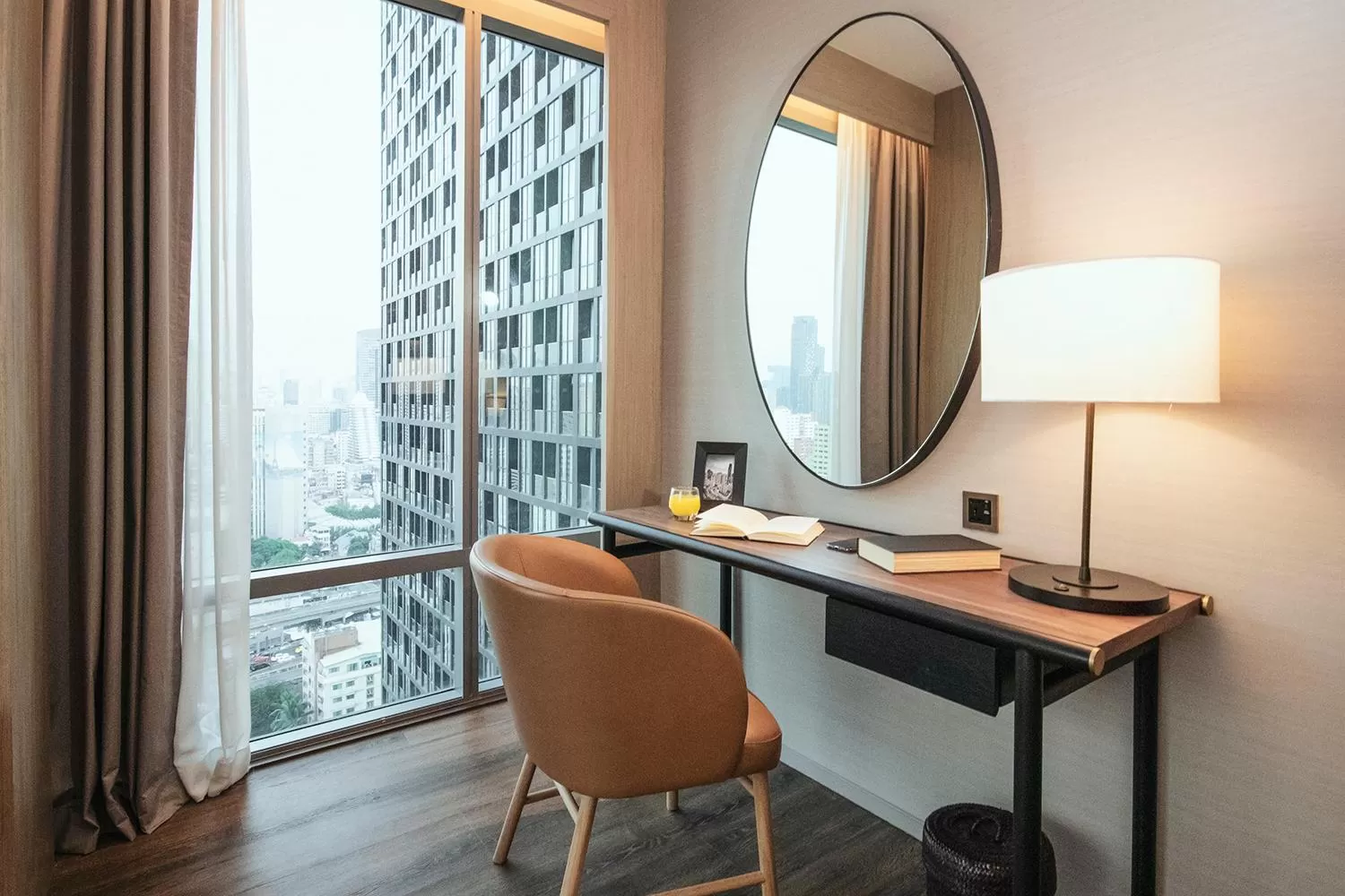 Living room in Sivatel Bangkok Hotel