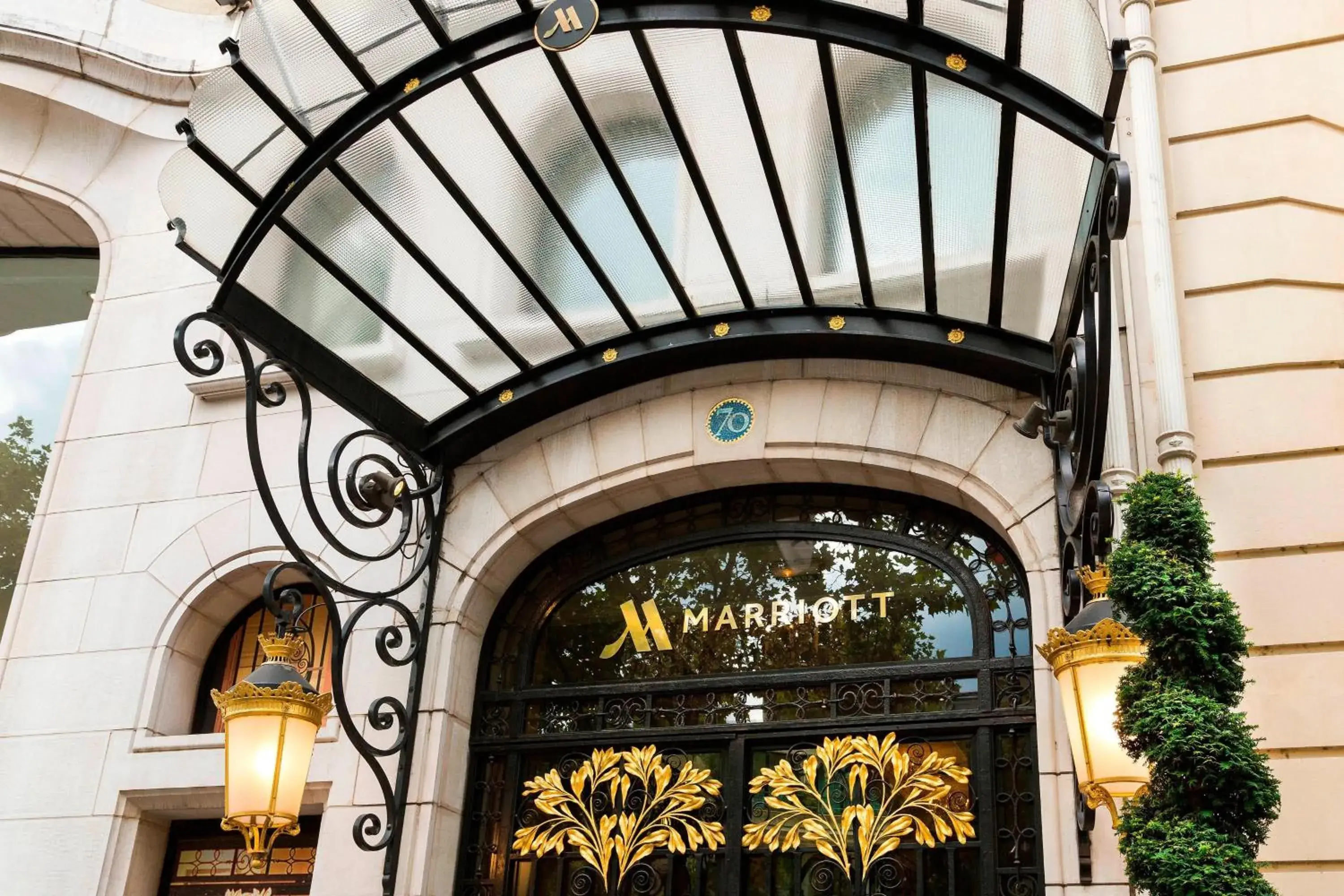 Property building in Paris Marriott Champs Elysees Hotel