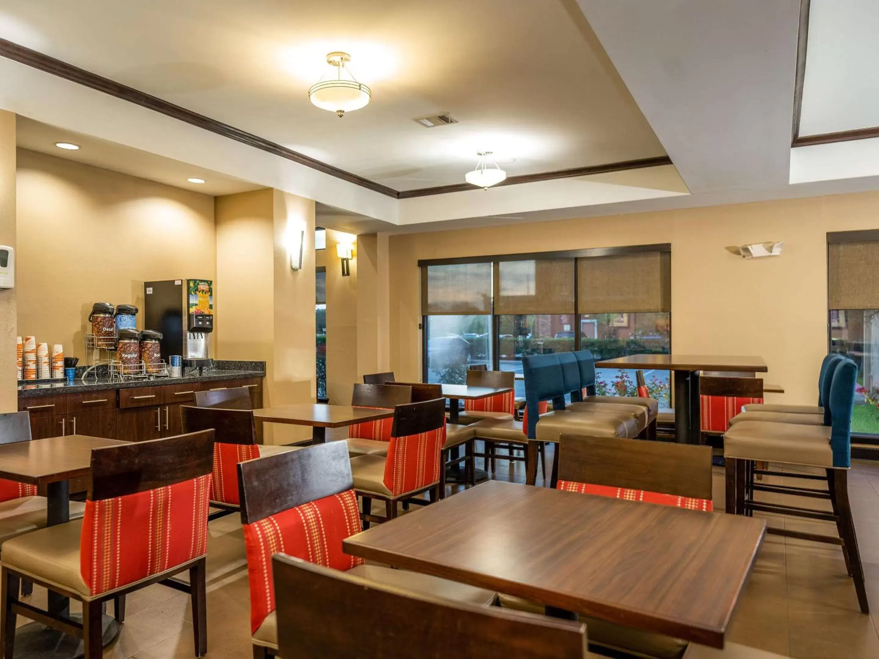 Breakfast, Restaurant/Places to Eat in Comfort Suites Old Town Spring