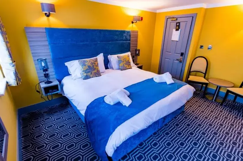 Bed in Stonecross Manor Hotel
