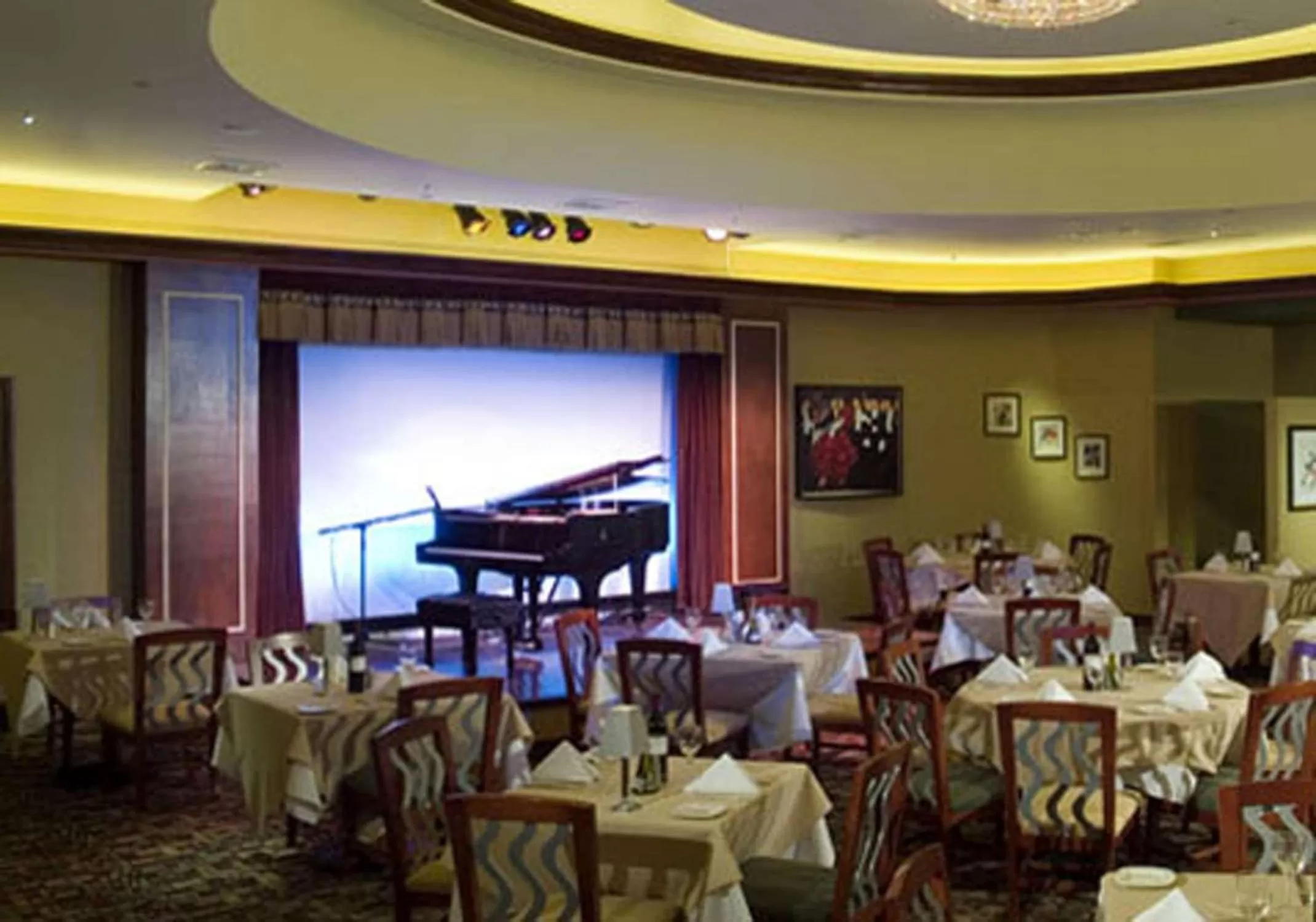 Restaurant/places to eat in Hilton Garden Inn New York/Staten Island