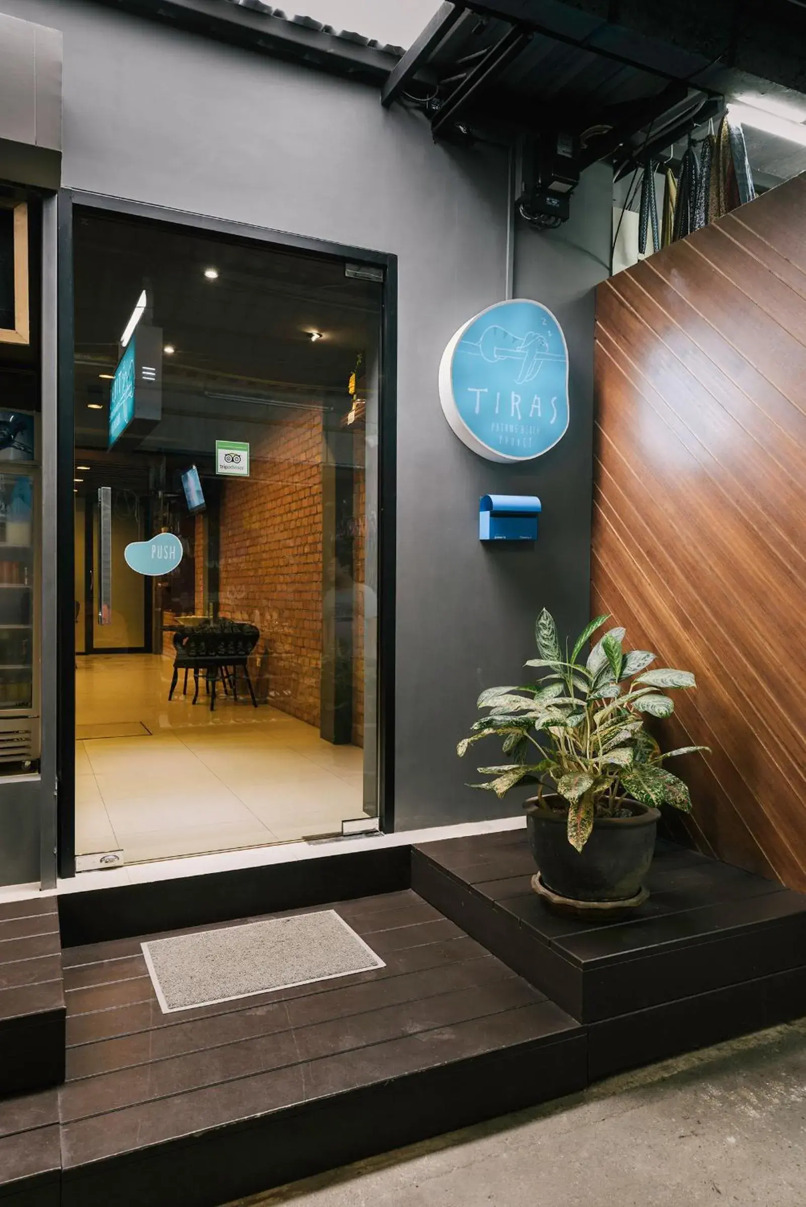 Facade/entrance in TIRAS Patong Beach Hotel Facade/entrance in TIRAS Patong Beach Hotel