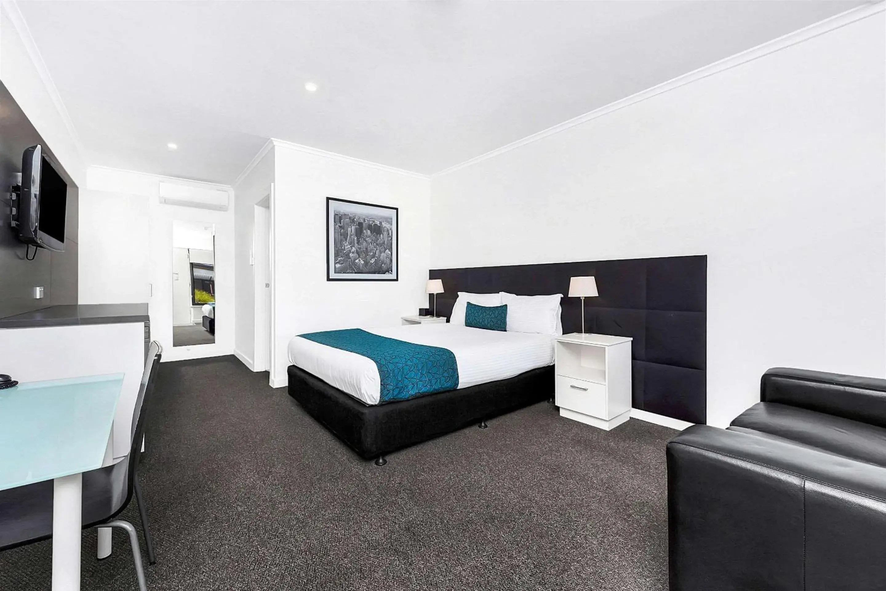 Photo of the whole room in COMFORT INN MANHATTAN - ADELAIDE