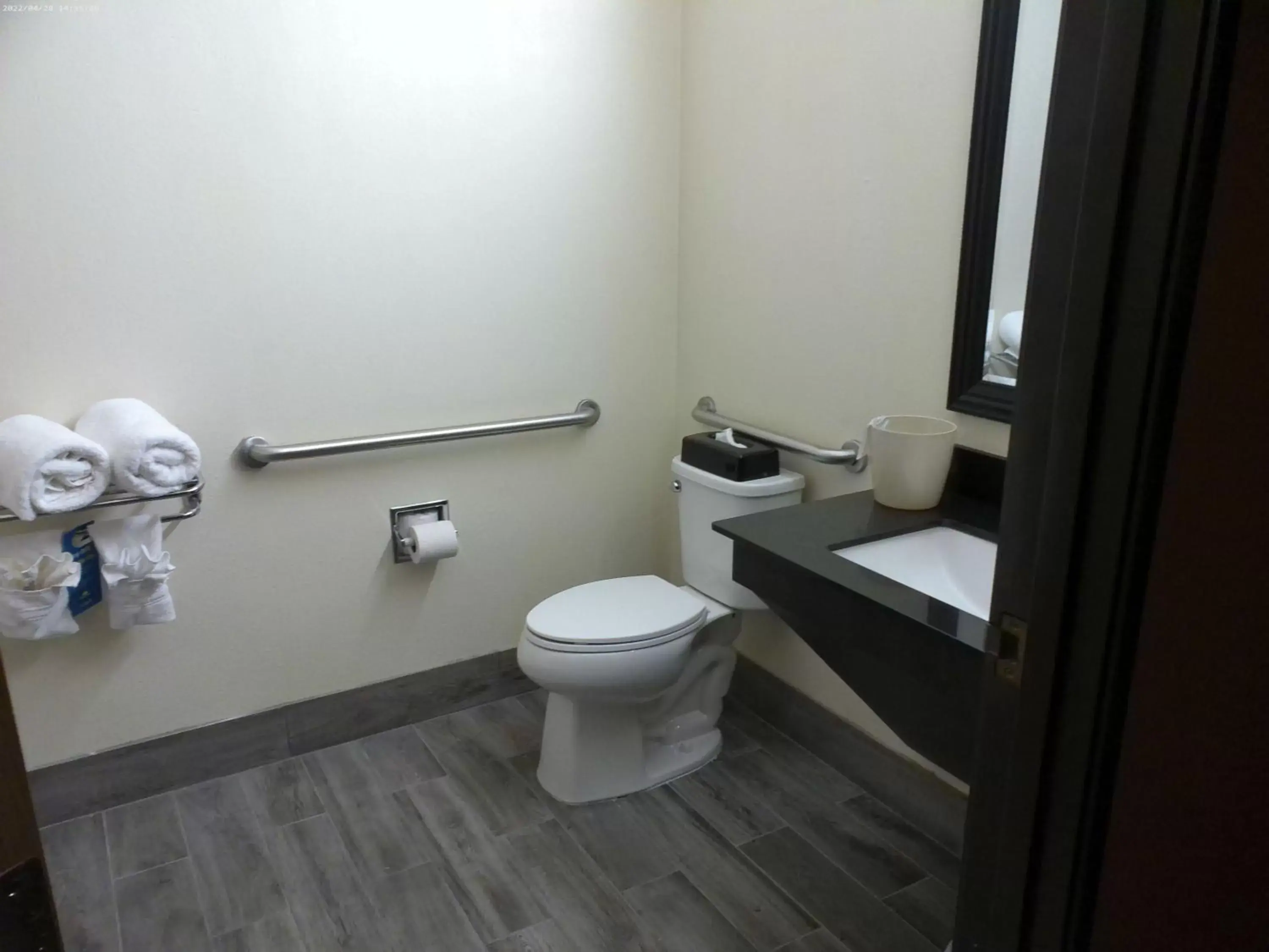 Bathroom in Days Inn & Suites by Wyndham Tucson/Marana