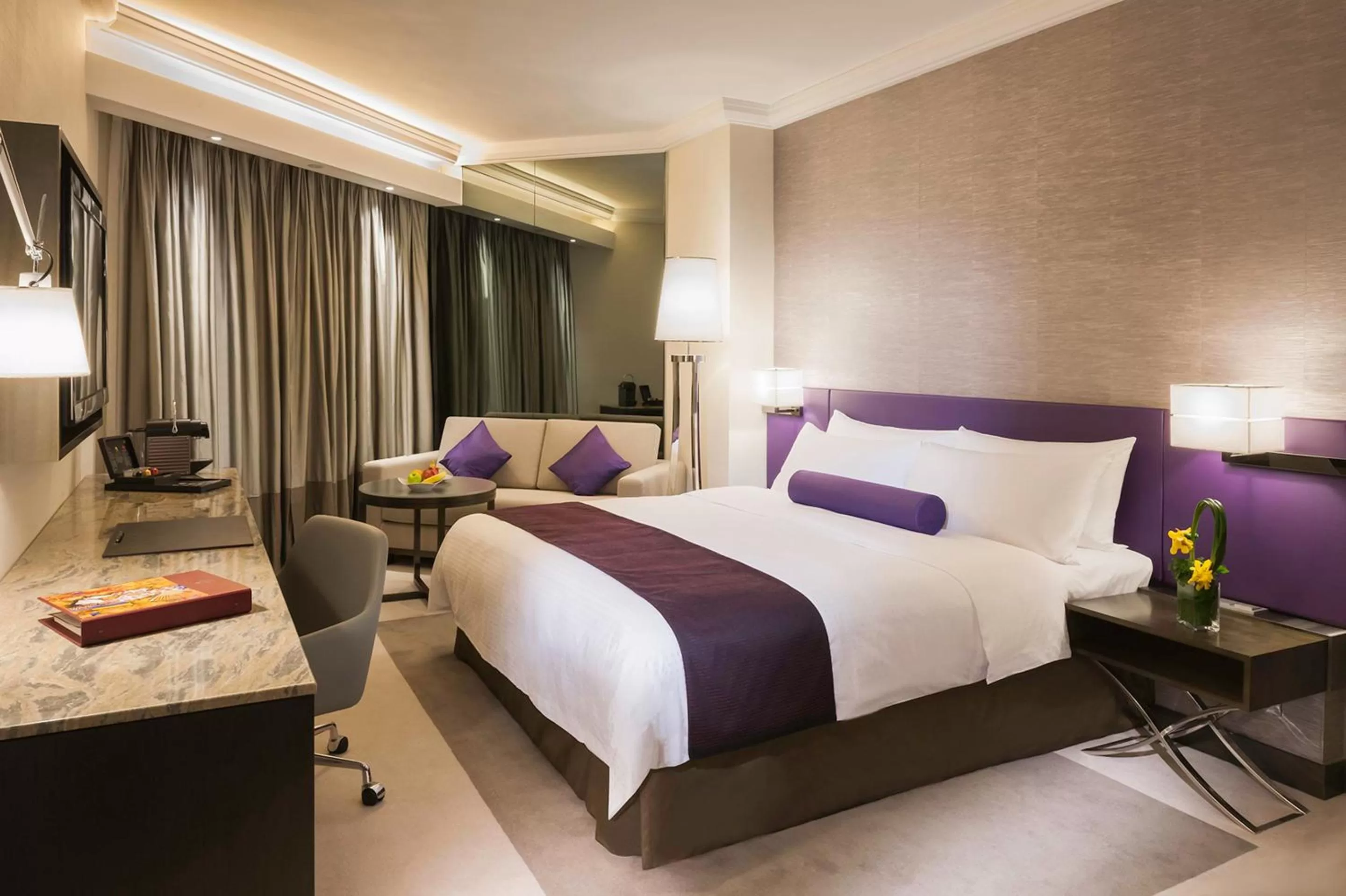 Photo of the whole room, Bed in Gateway Hotel, Marco Polo